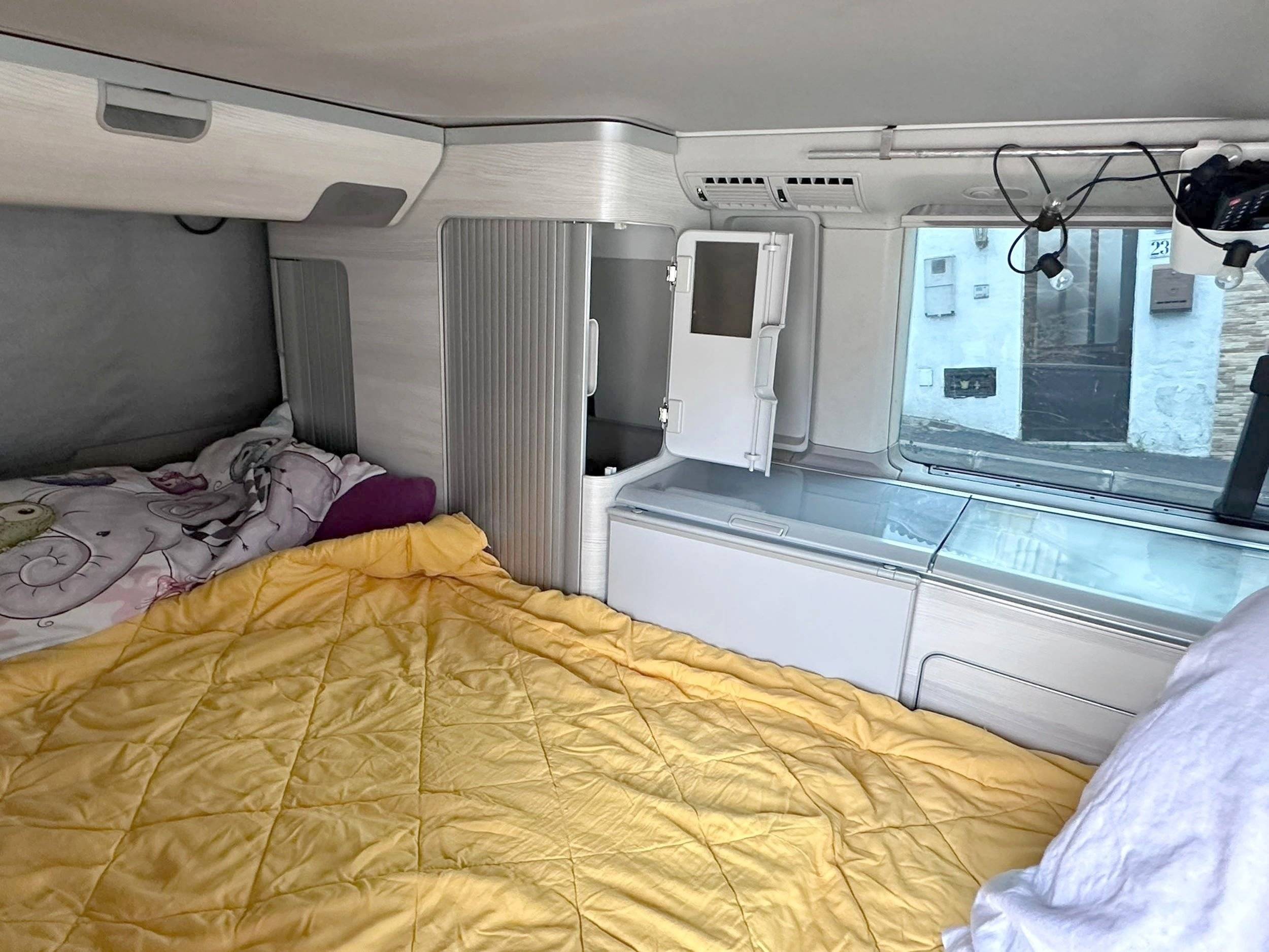 Slaapplaatsen Volkswagen T6 California Coast - Yescapa
