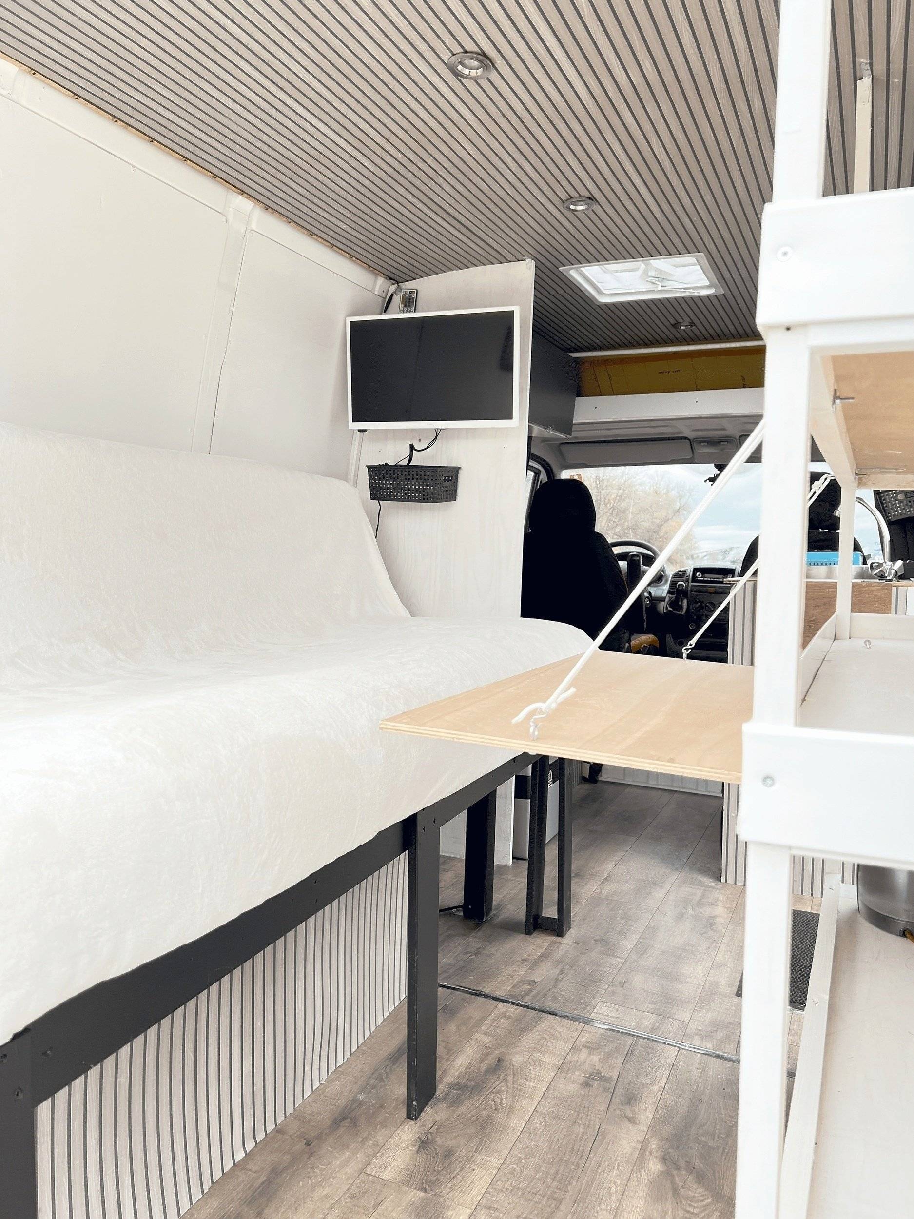 Dining Area Fiat FIAT Ducato 2.8 JTD - Yescapa