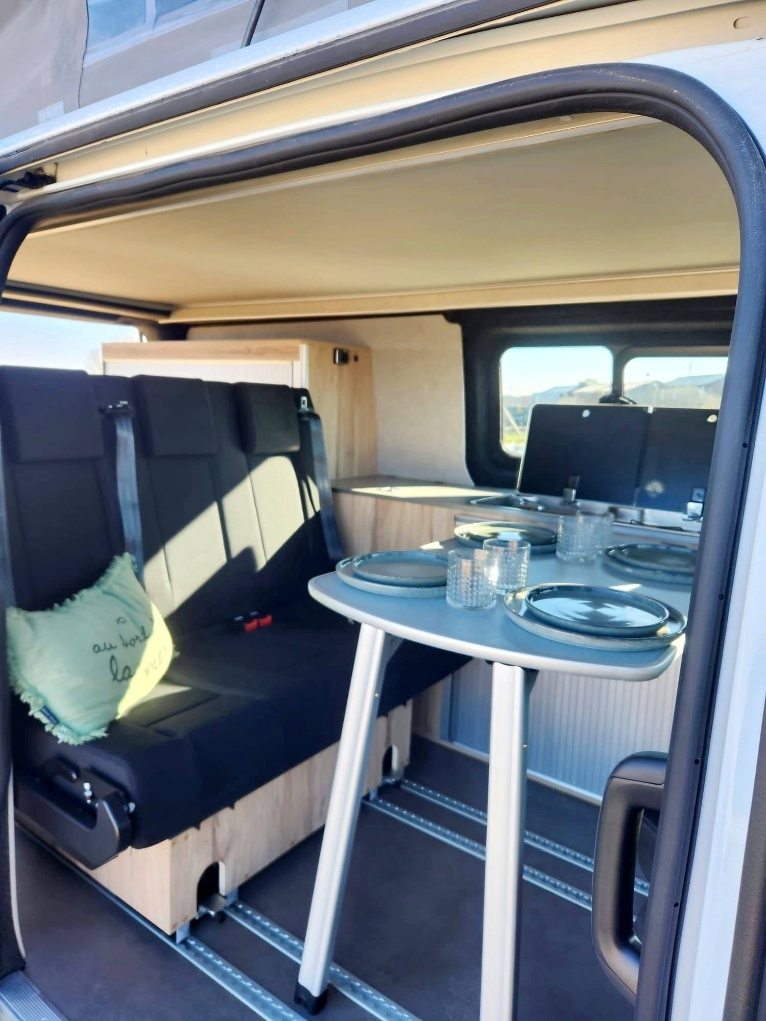 Dinette Ford Ford Transit Custom - Yescapa