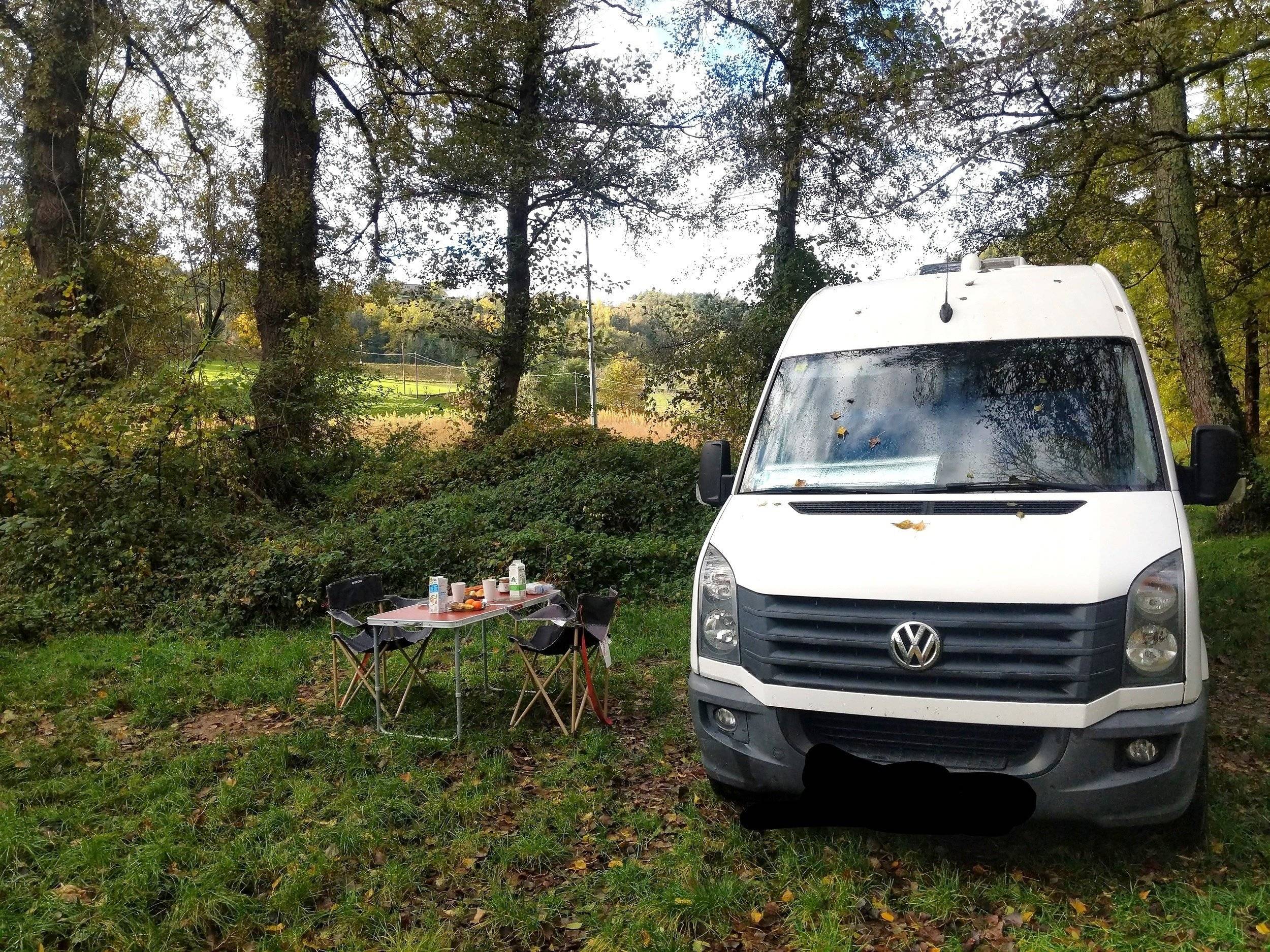 schräge Vorderansicht Volkswagen Crafter - Yescapa