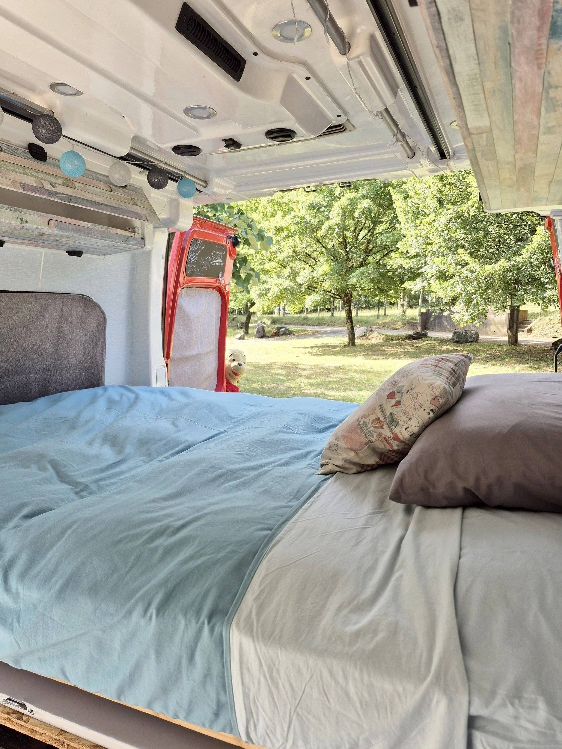Couchages Renault Master 2,5 l dCi 120 ch. - Yescapa