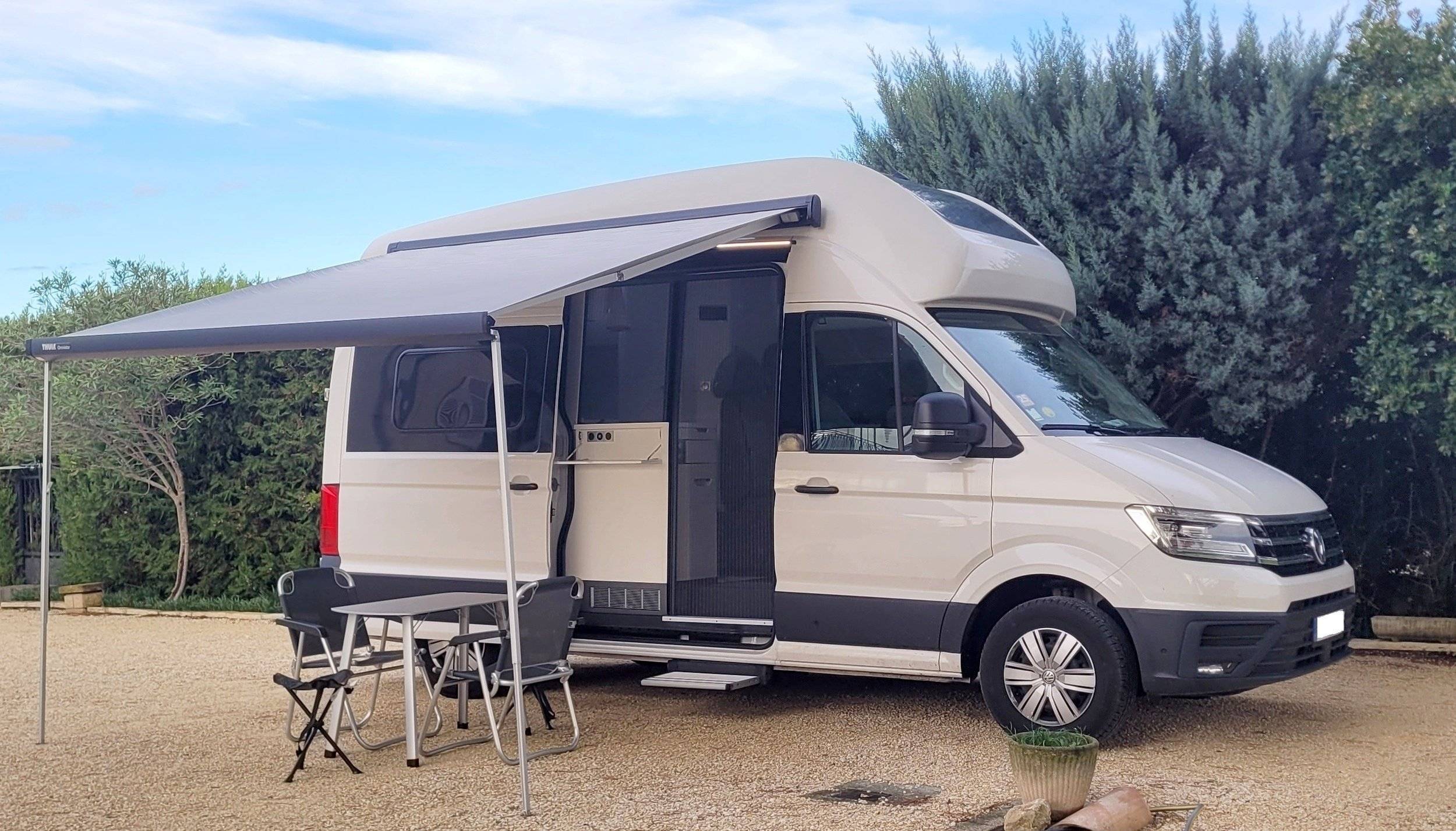 Vista de 3/4 Volkswagen Volkswagen Grand California - Yescapa