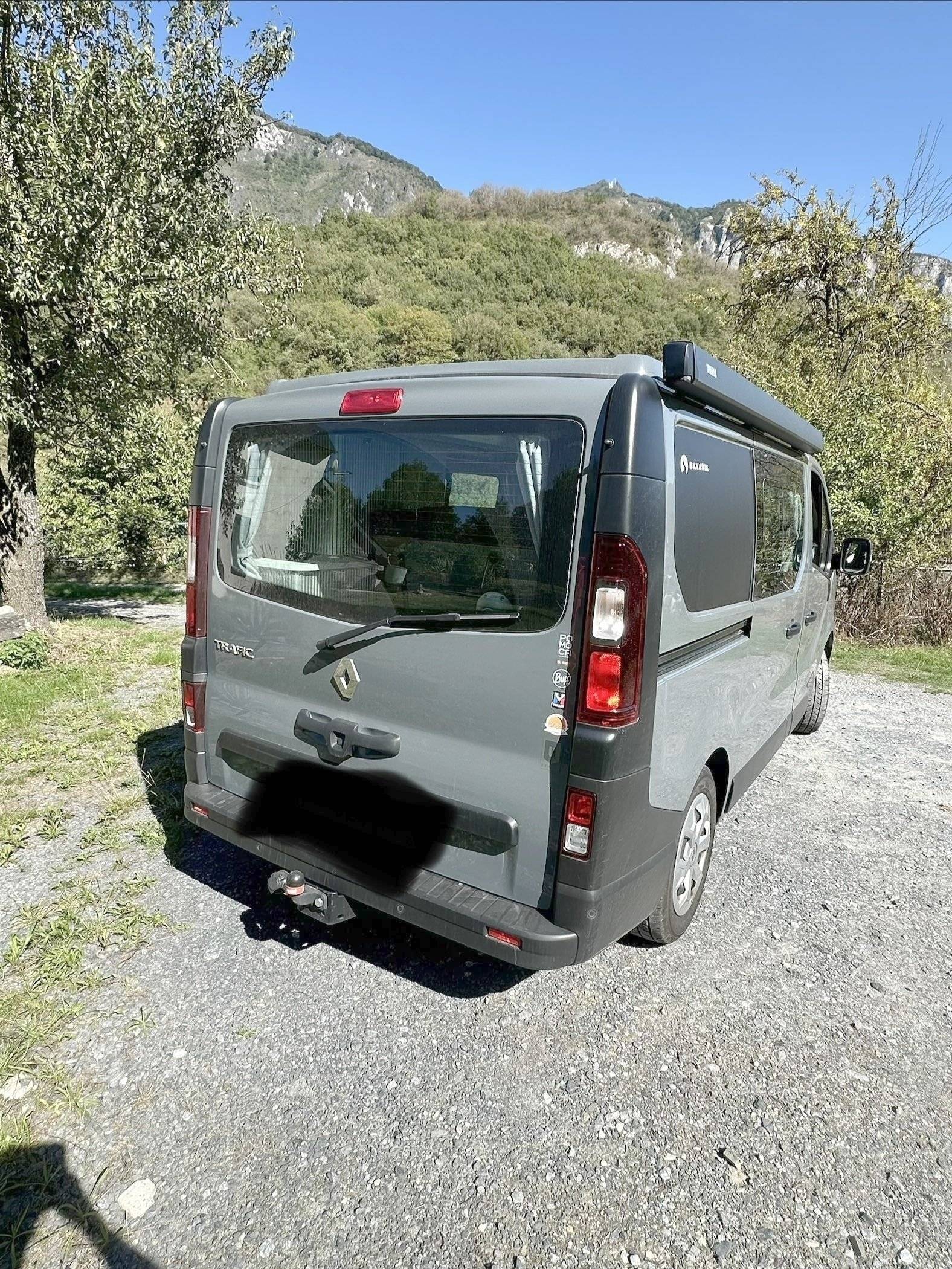 Achterkant Renault - Yescapa