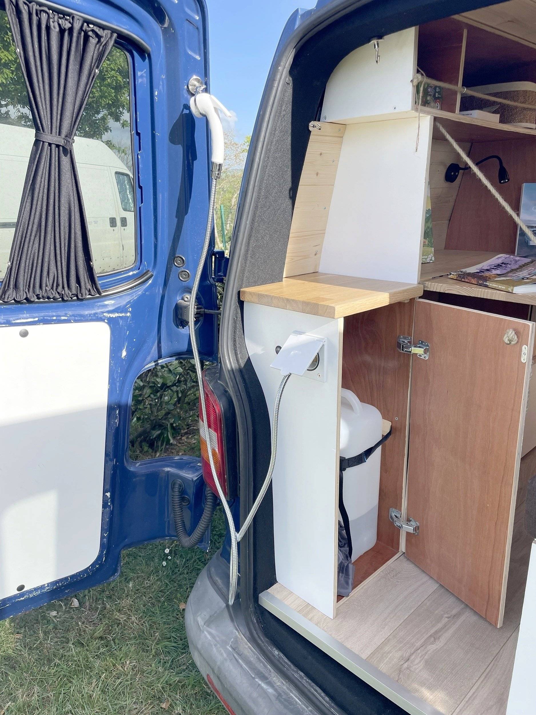 Doccia / Toilette Volkswagen Volkswagen T5 - Yescapa