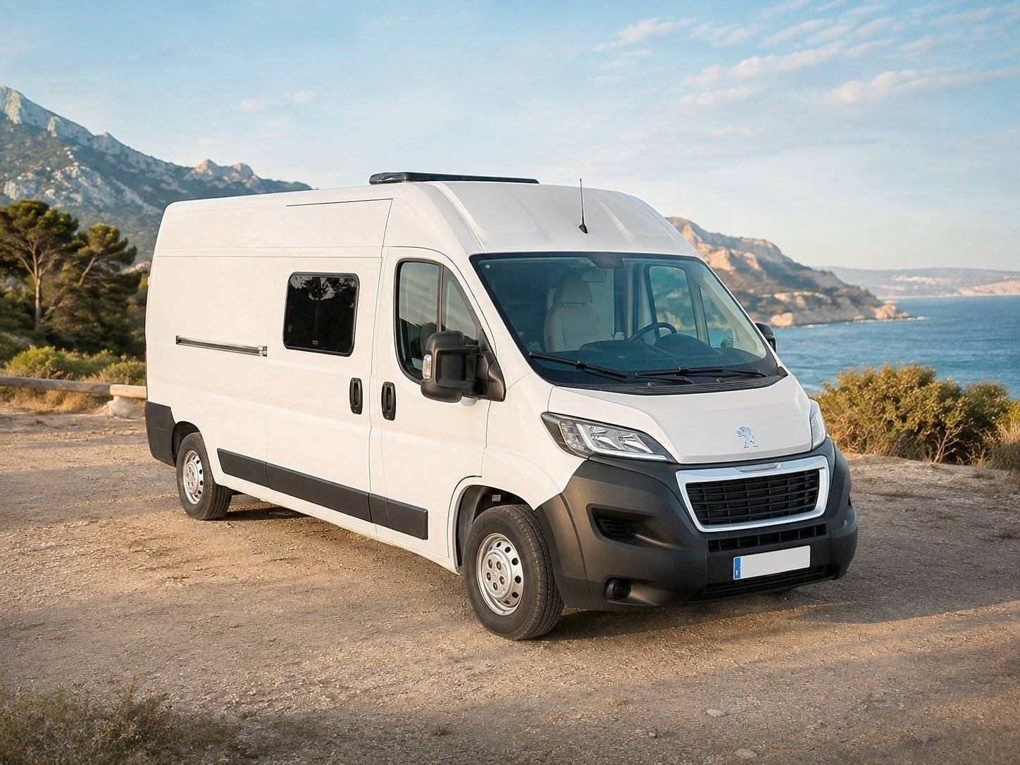 Front view from 3/4 Peugeot Boxer L3H2 - Yescapa