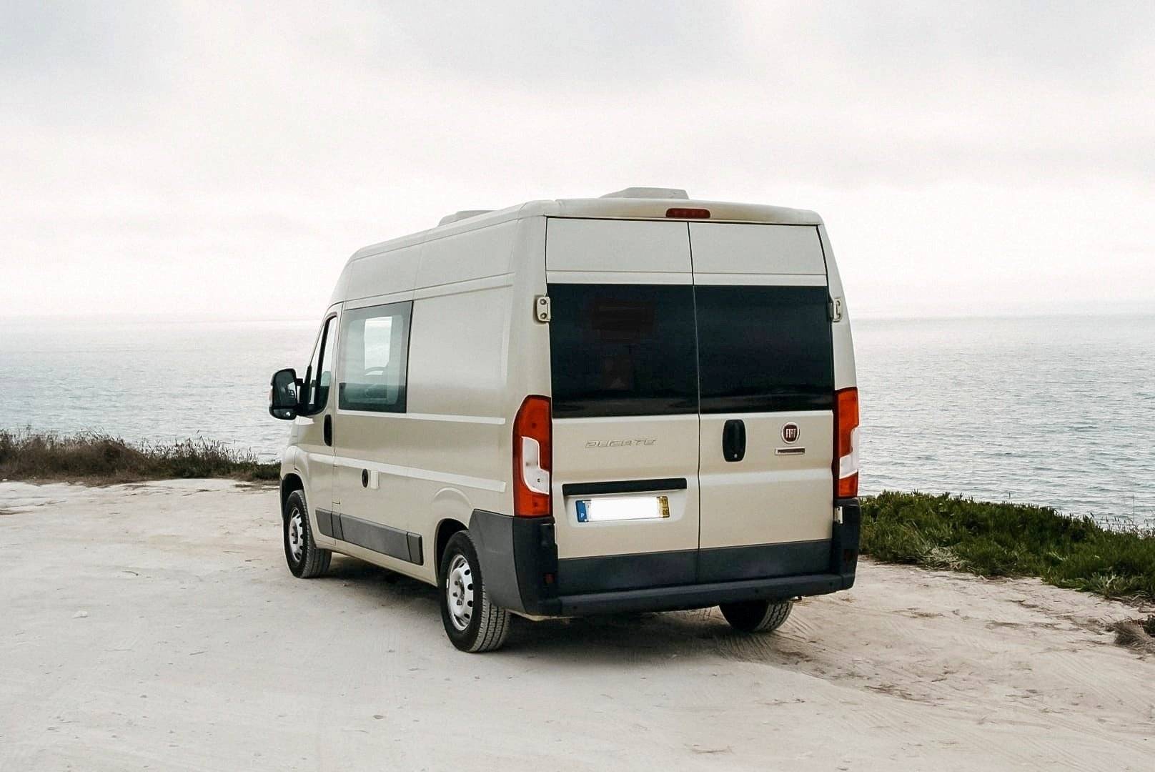Vue avant de 3/4 Fiat FIAT DUCATO - Yescapa