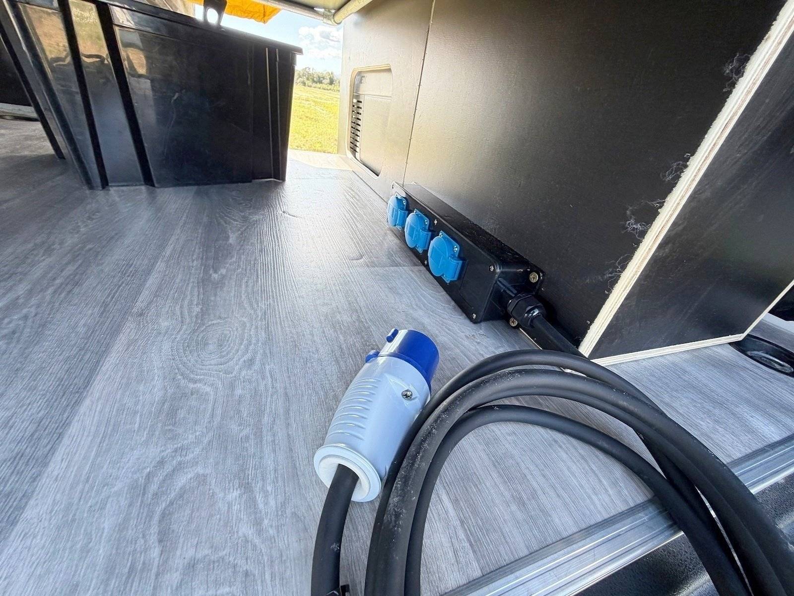 WAKEUP CAMPERVANS Expert III