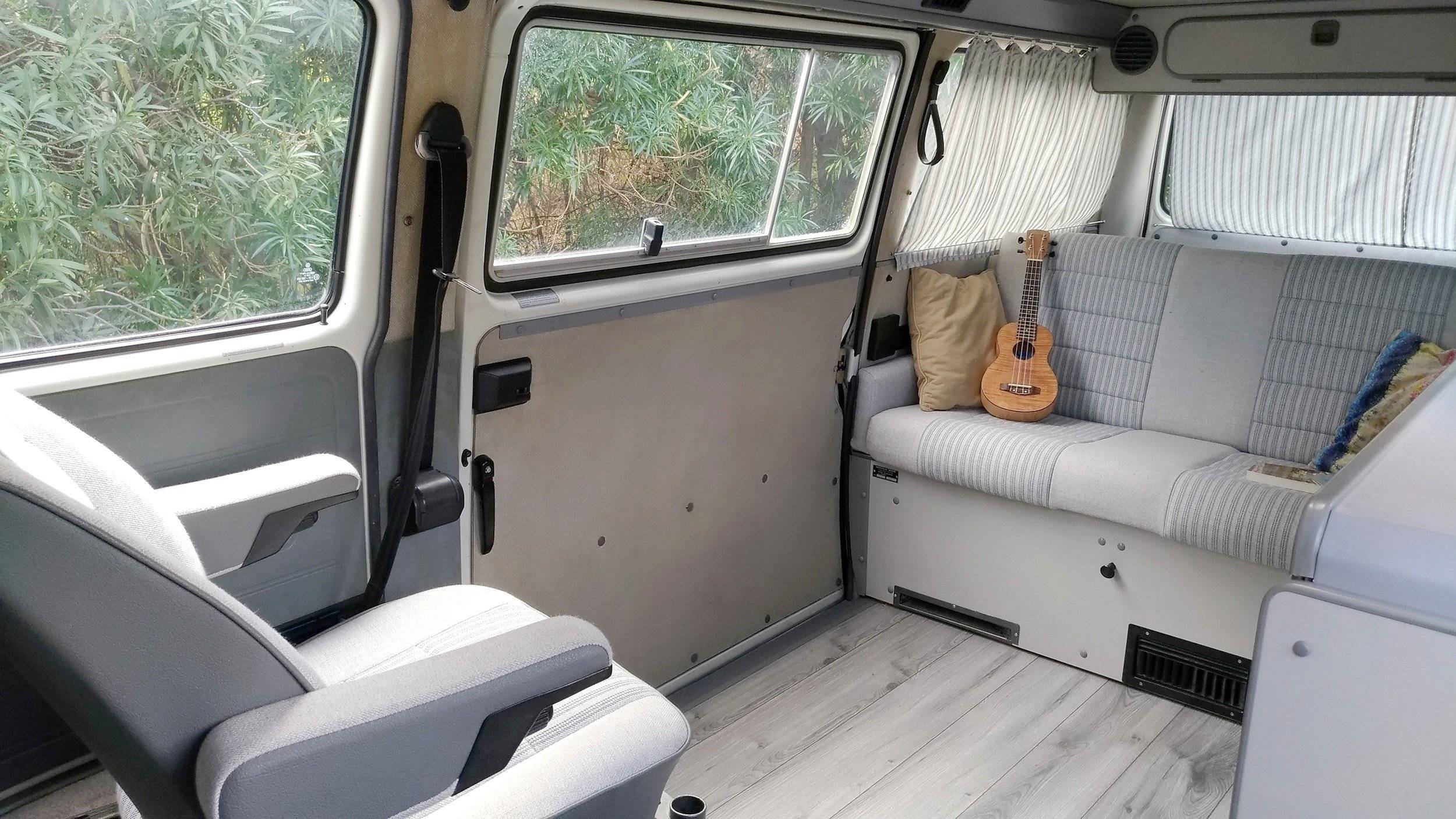 Dining Area VW T3 - Yescapa