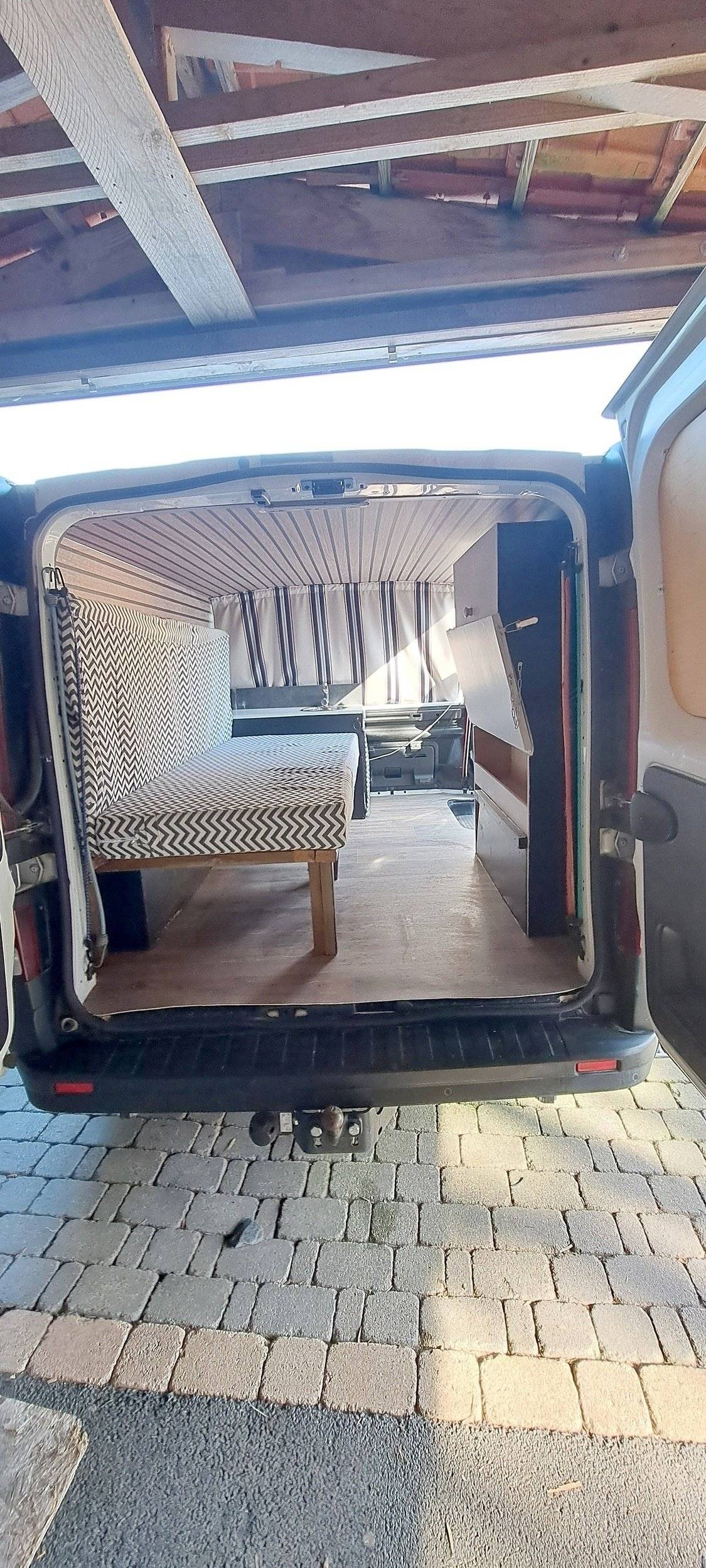 slaapplaatsen Renault Trafic 1,6 l 120 ch - Yescapa