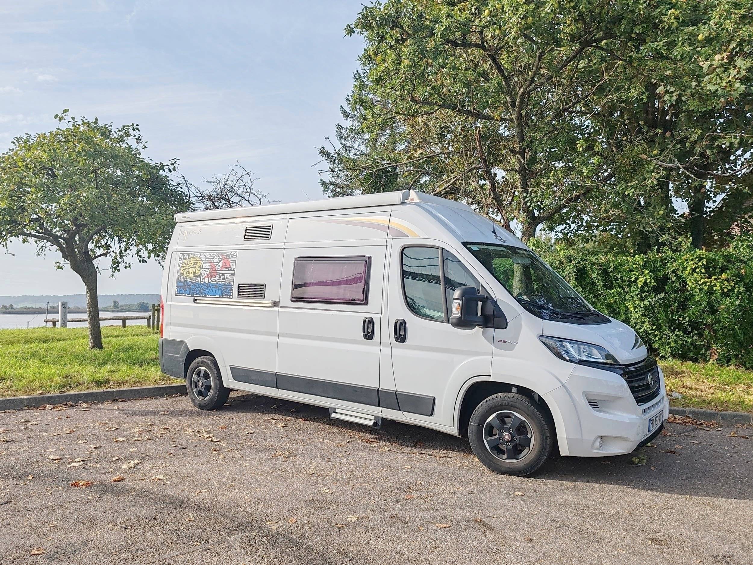 Vista del vehículo ángulo delantero Fiat Ducato 2,3 l Multijet 130 ch. - Yescapa