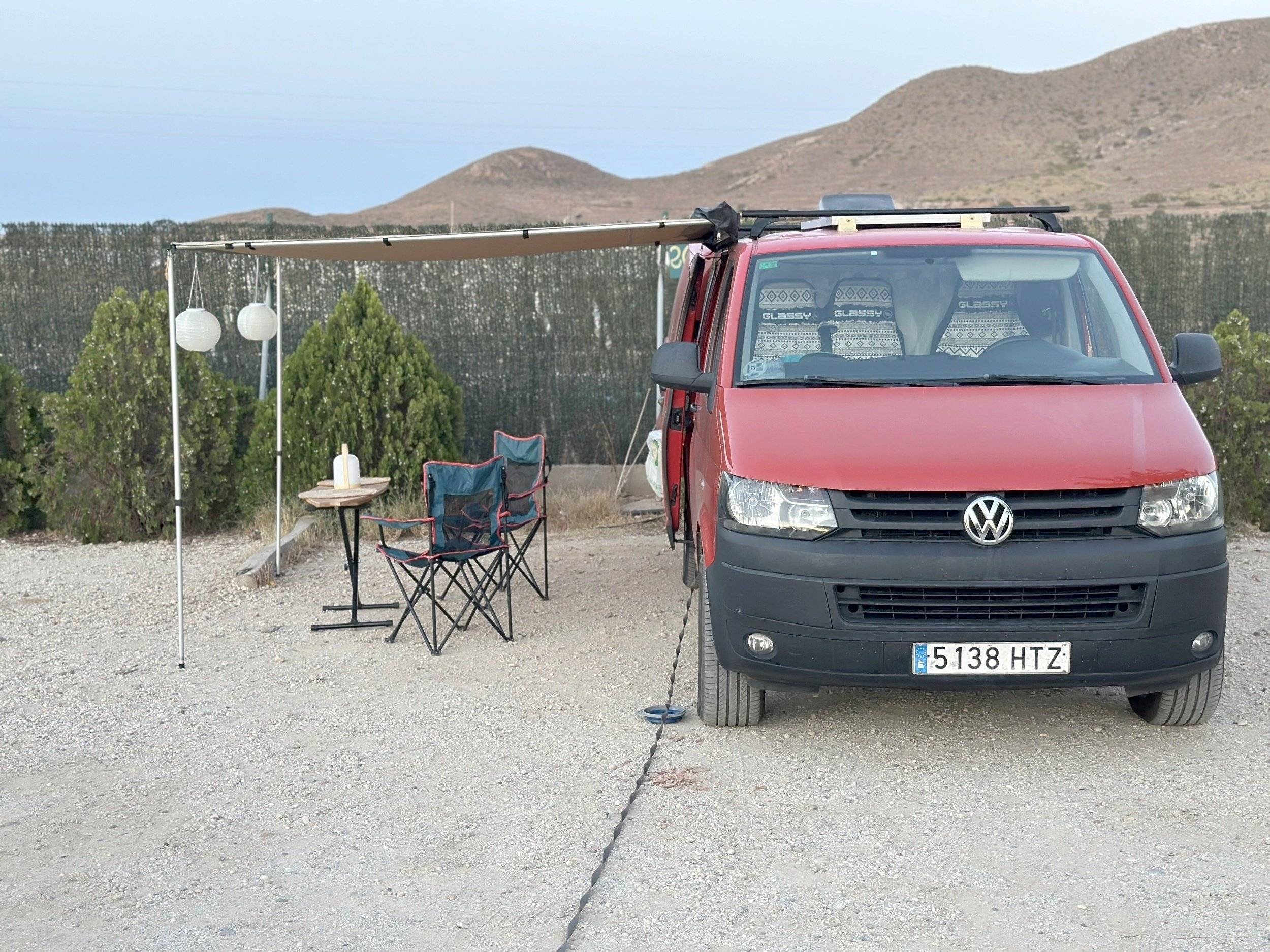 Front view from 3/4 Volkswagen T5 TDI 104 ch - Yescapa