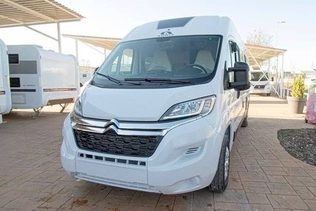 Front view from 3/4 Citroën Citroën jumper - Yescapa