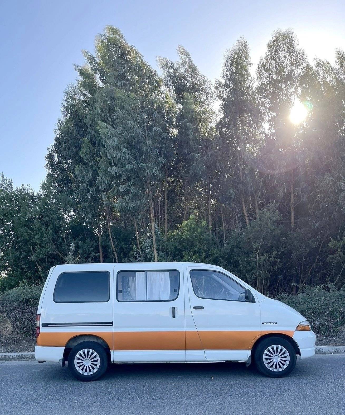 Front view from 3/4 Toyota TOYOTA HIACE - Yescapa