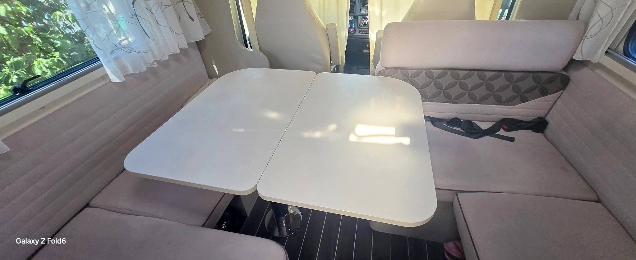 Dining Area Fiat Ducato 2,2 140cv - Yescapa