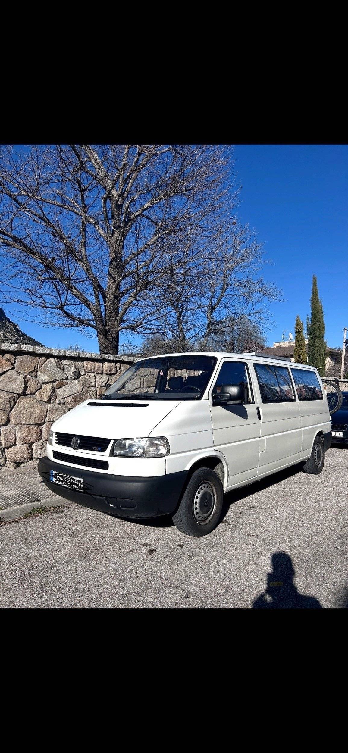 Front view from 3/4 Volkswagen - Yescapa