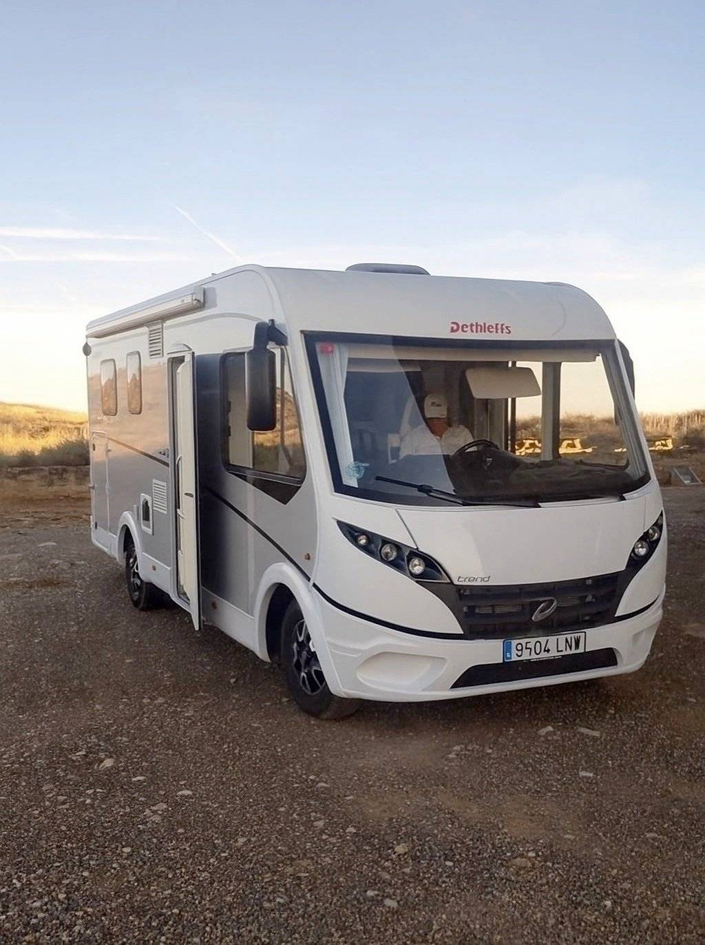 Vista frontale a ¾ Fiat Ducato 3,0 l Multijet 160 ch. - Yescapa