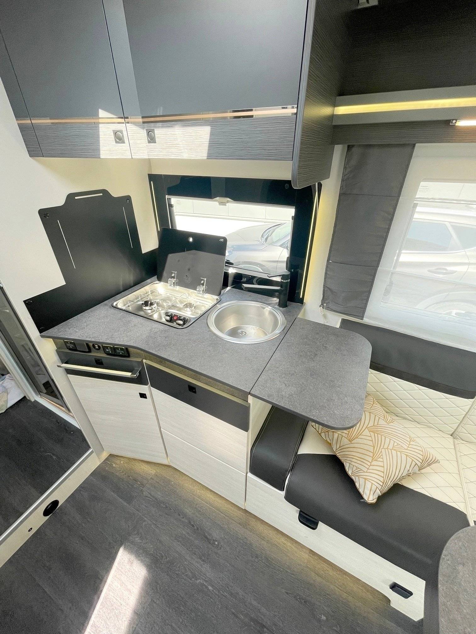 Challenger 380 GRAPHITE