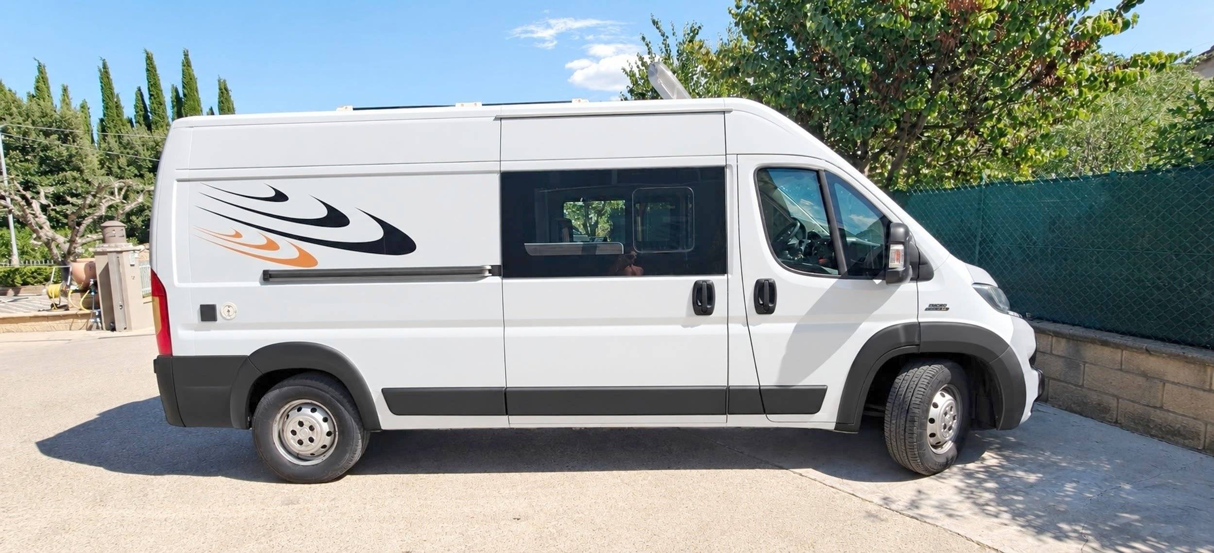 Vista frontale a ¾ Fiat Ducato 2,3 l 150 ch/Al-Ko - Yescapa