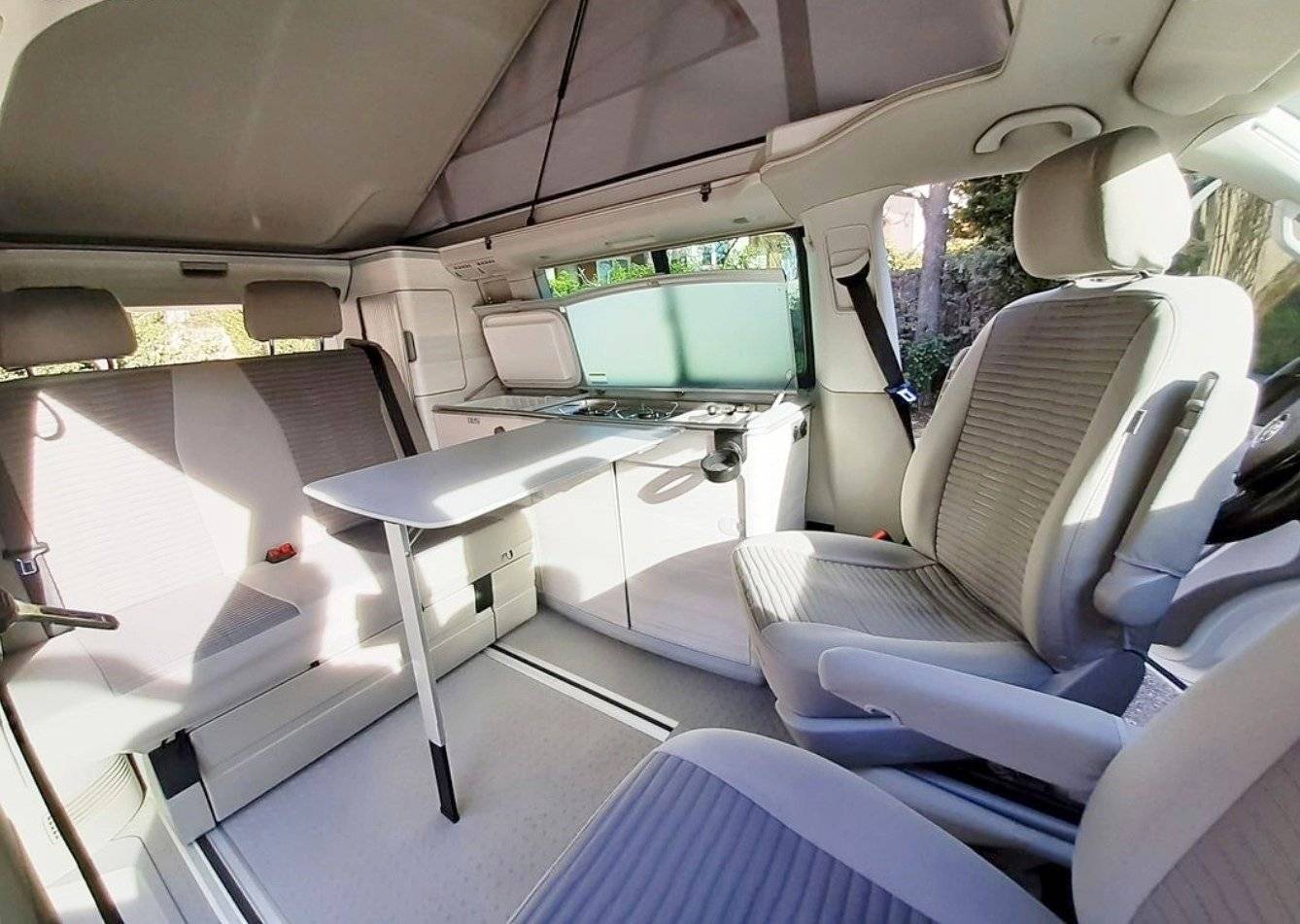 Coin repas Volkswagen CALIFORNIA COAST 150 DSG7 - Yescapa