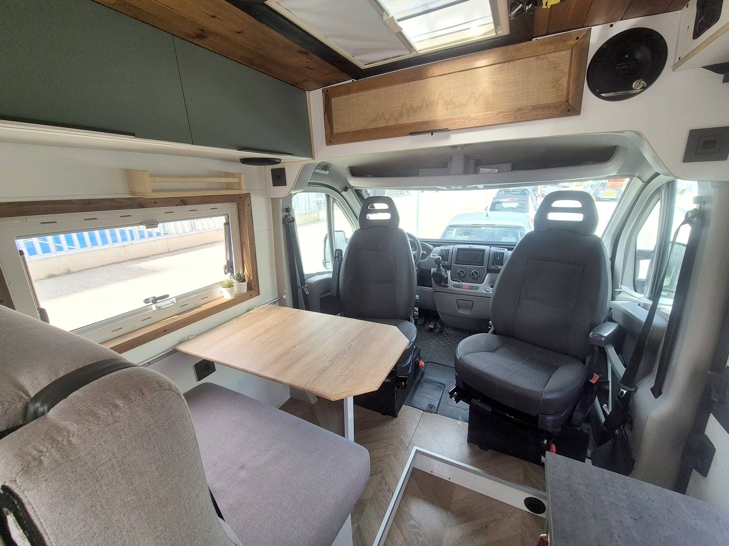 Menjador Citroën Jumper 2,2 l 110 ch - Yescapa