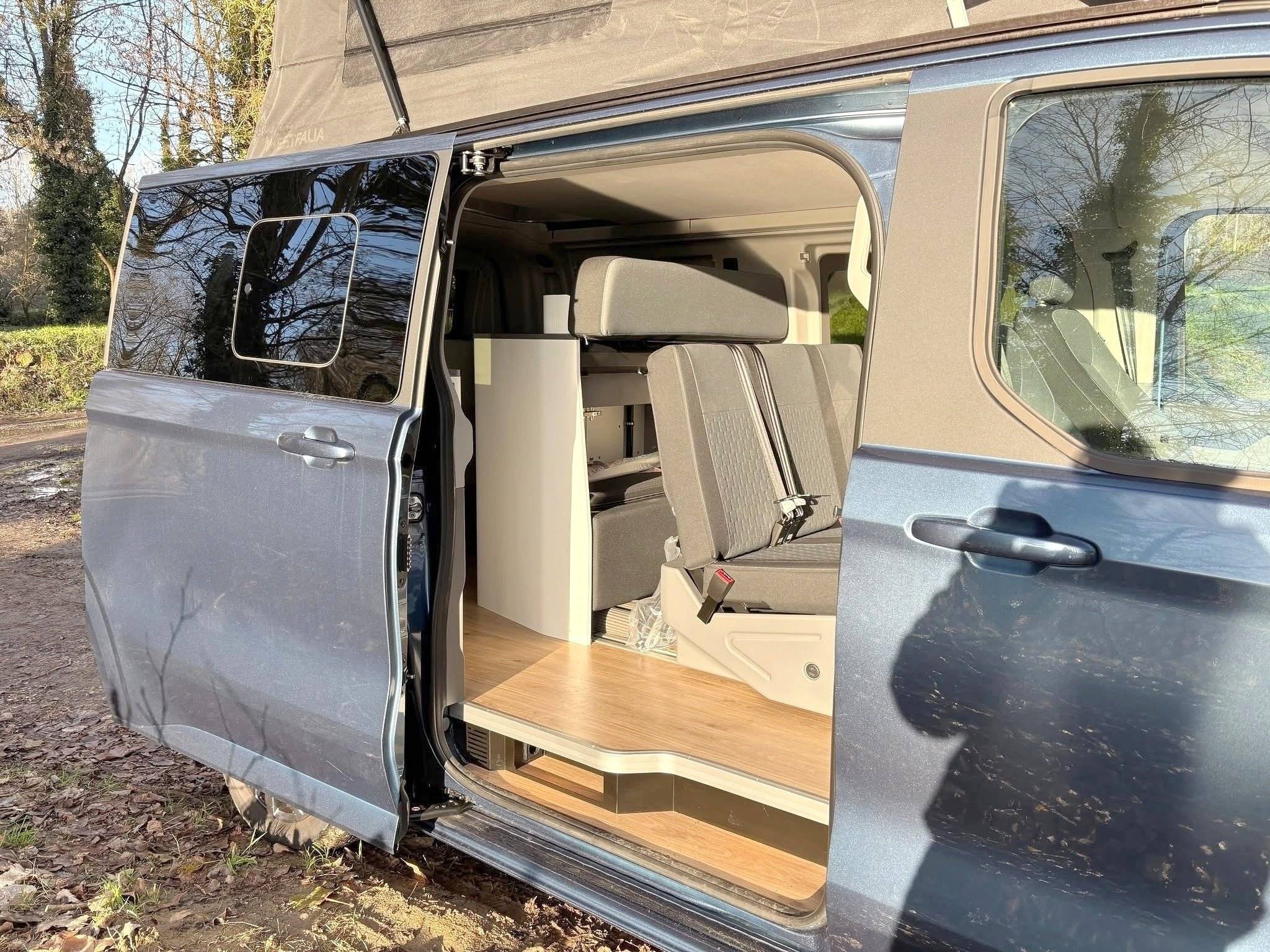 Lloc de conducció Ford custom nugget II - Yescapa