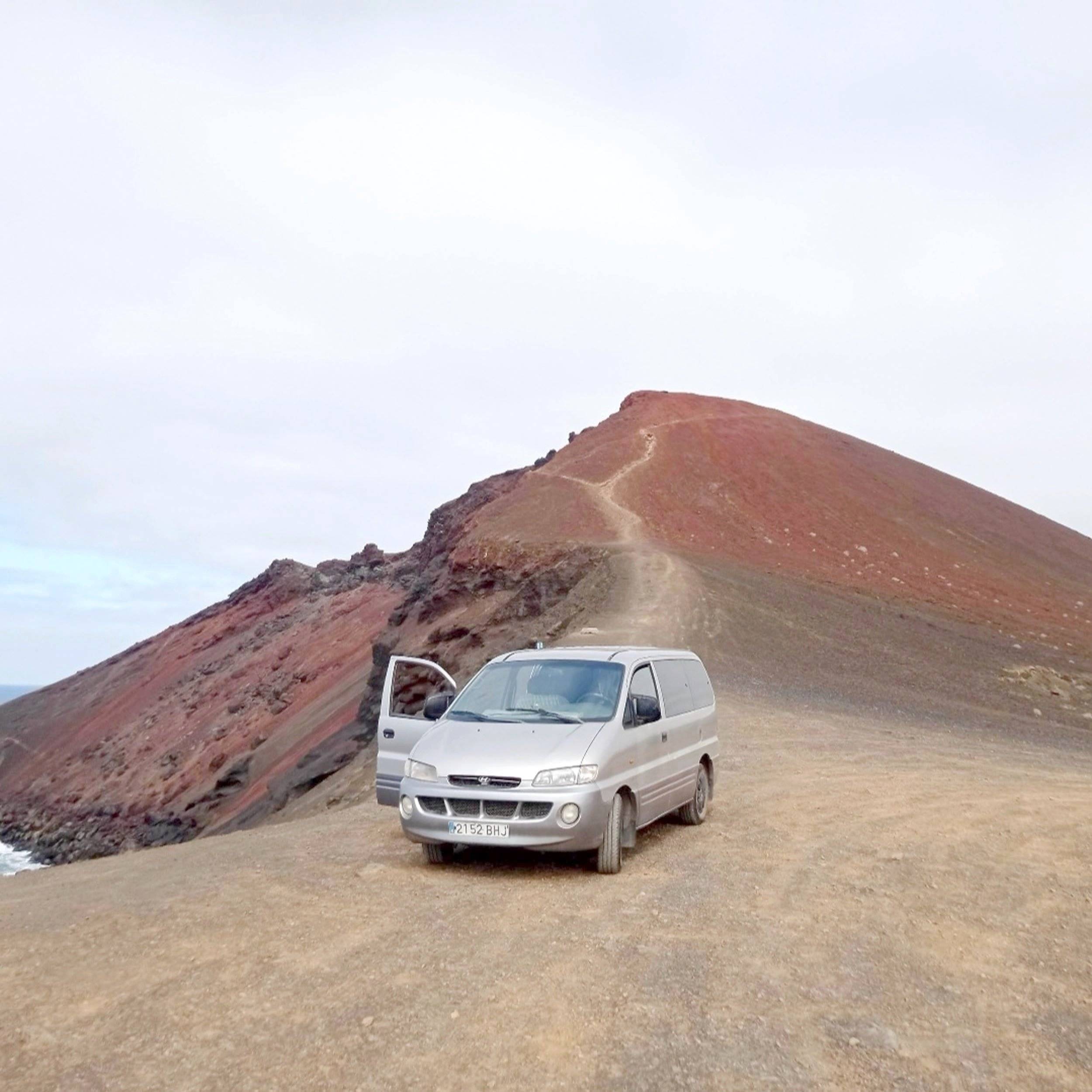 Vista del vehicle angle davanter Hyundai h1 - Yescapa