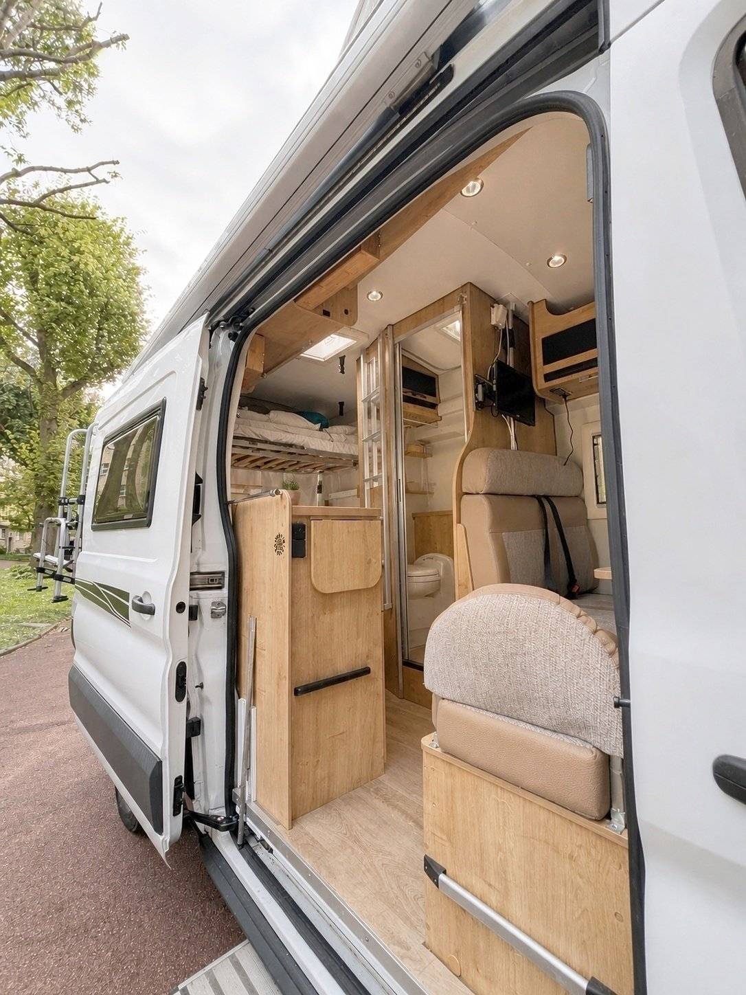 Berth Ford Transit - Yescapa