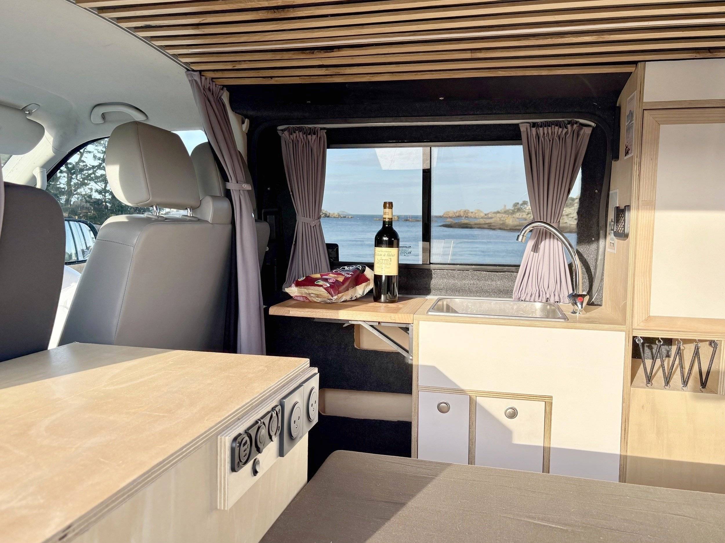 Kitchen Volkswagen T5 2,0 l 84 ch - Yescapa