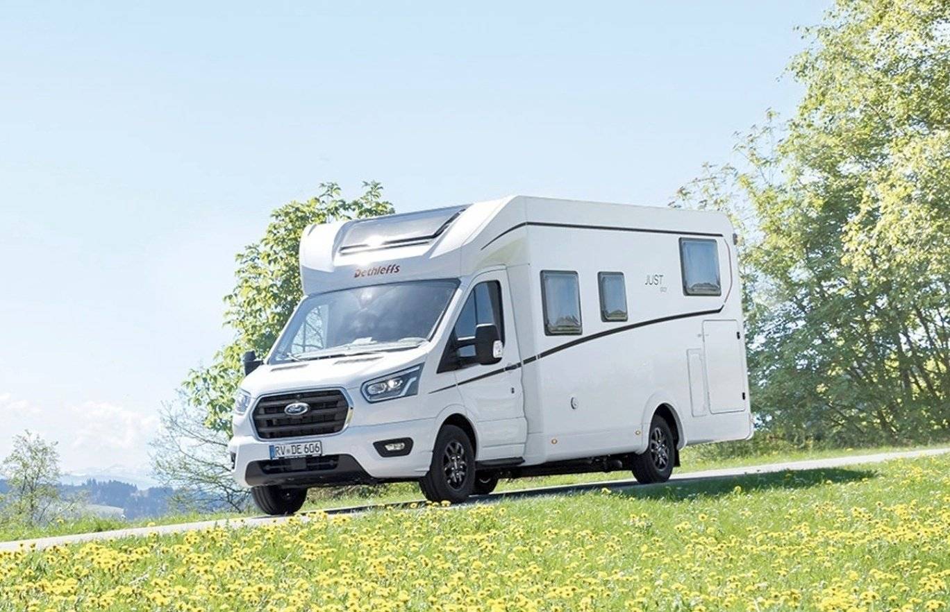 Vista frontale a ¾ Ford ford transit 170 automatique - Yescapa