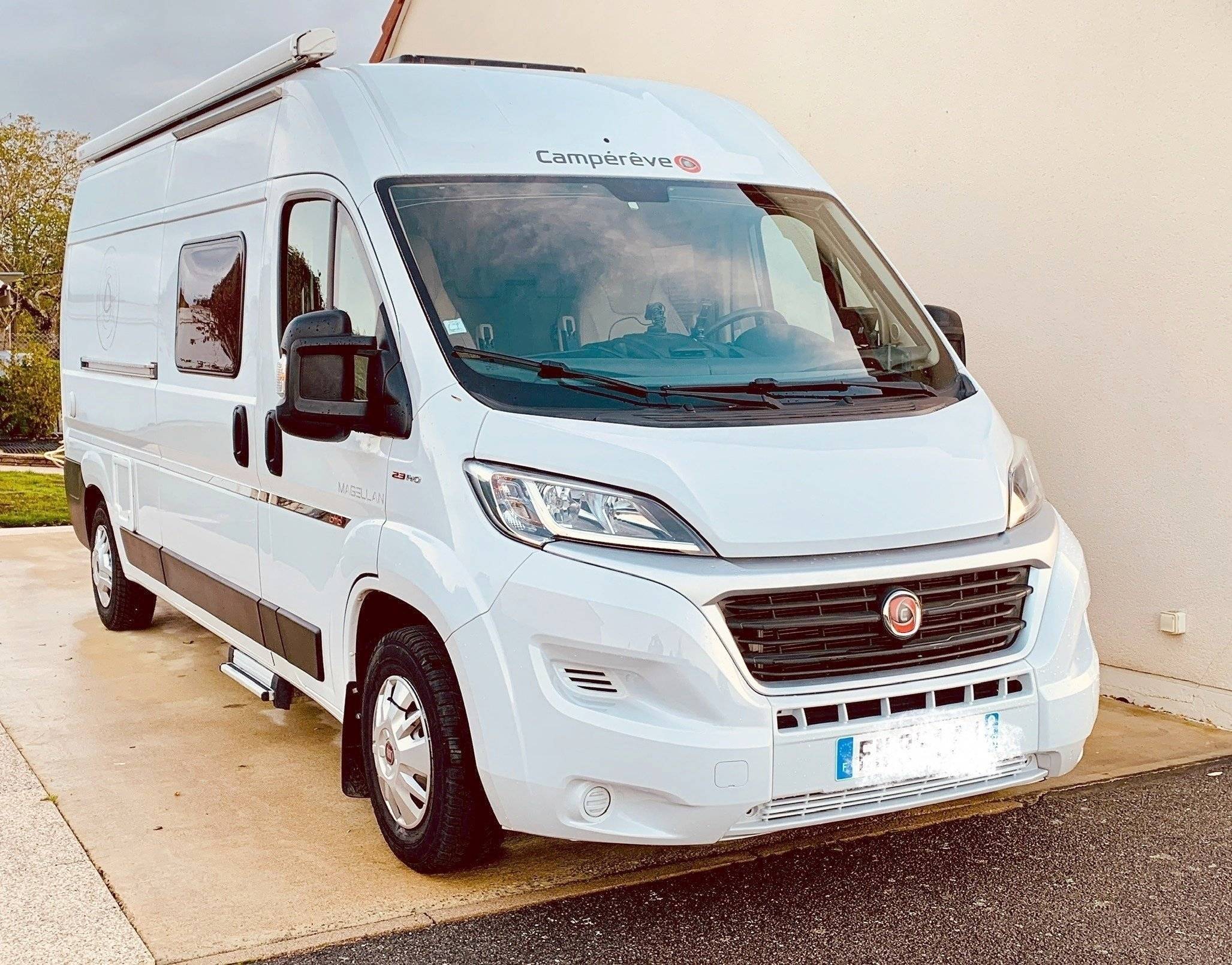 Vista frontale a ¾ Fiat 2,3 l 130 ch - Yescapa