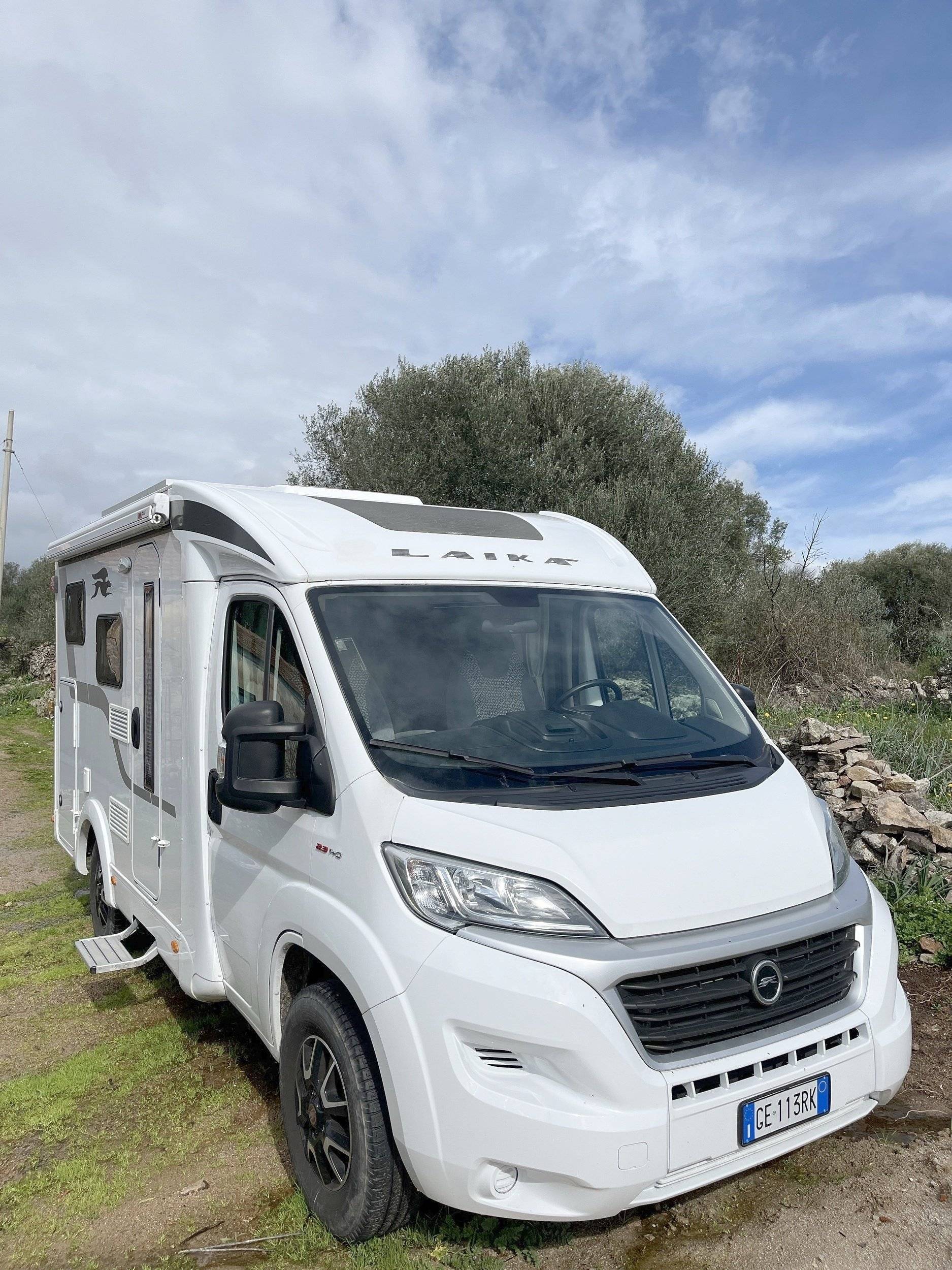 Teilintegriertes Wohnmobil