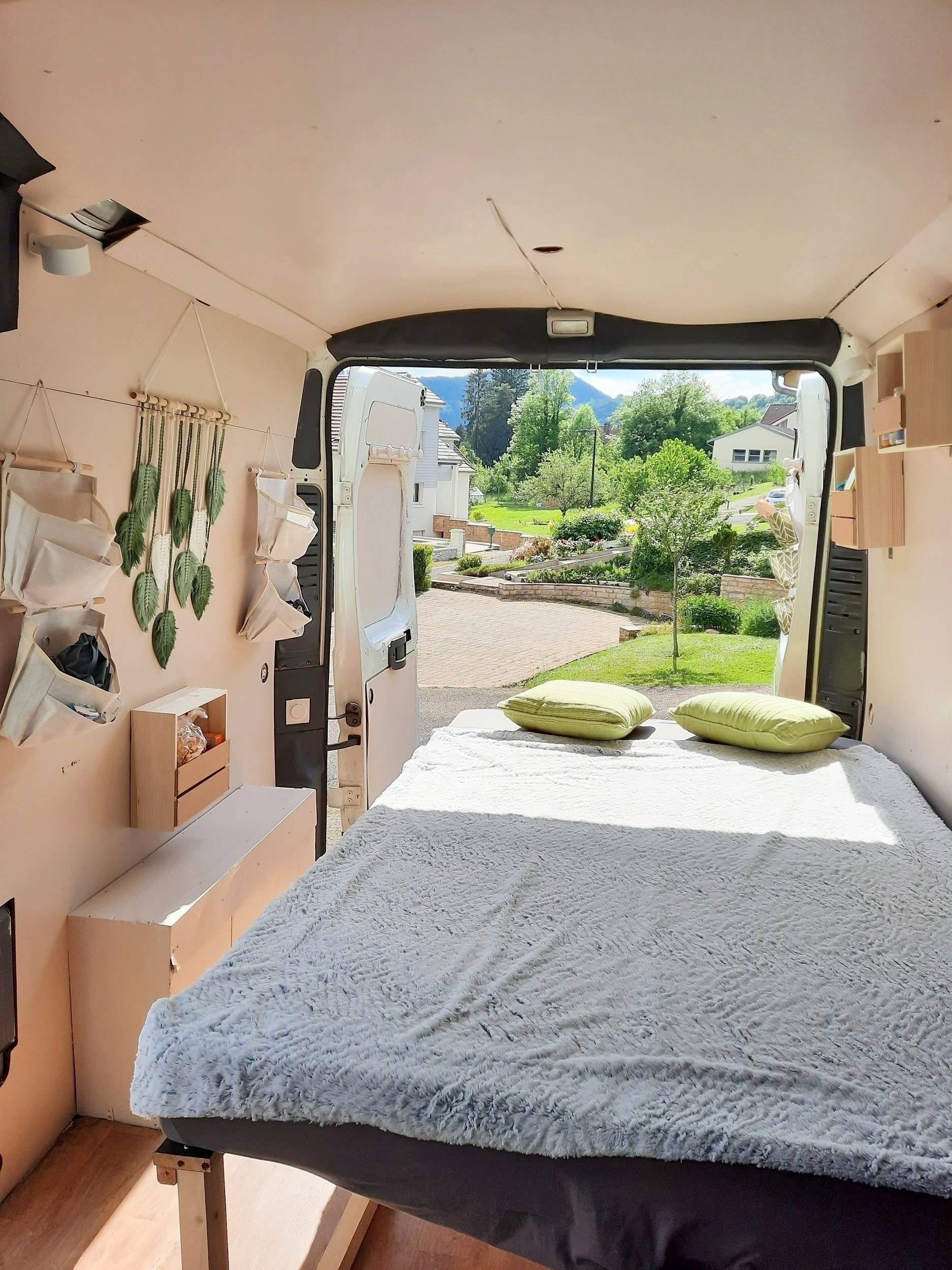 Berth Peugeot Boxer - Yescapa