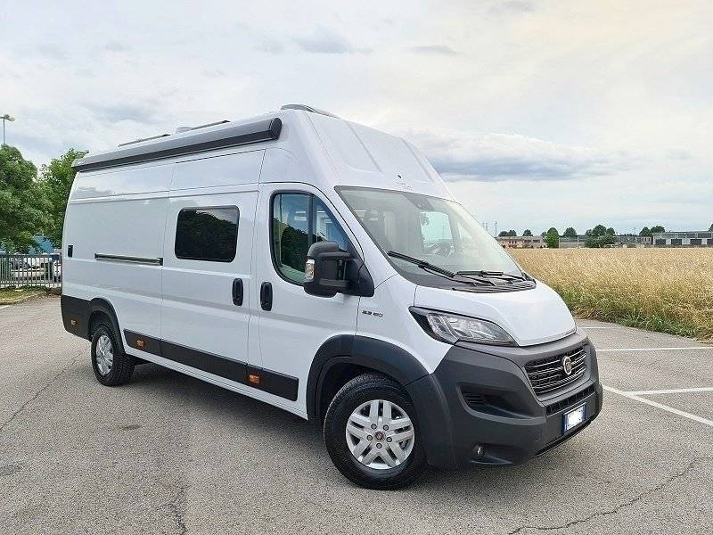 Vista del vehículo ángulo delantero Citroën Jumper 2,0 l 130 ch - Yescapa