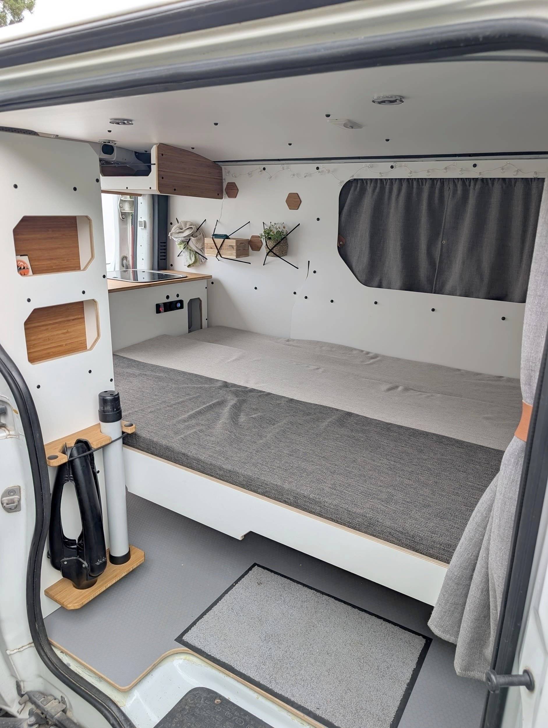Couchages Renault Trafic 1,5 l dci 90 ch - Yescapa