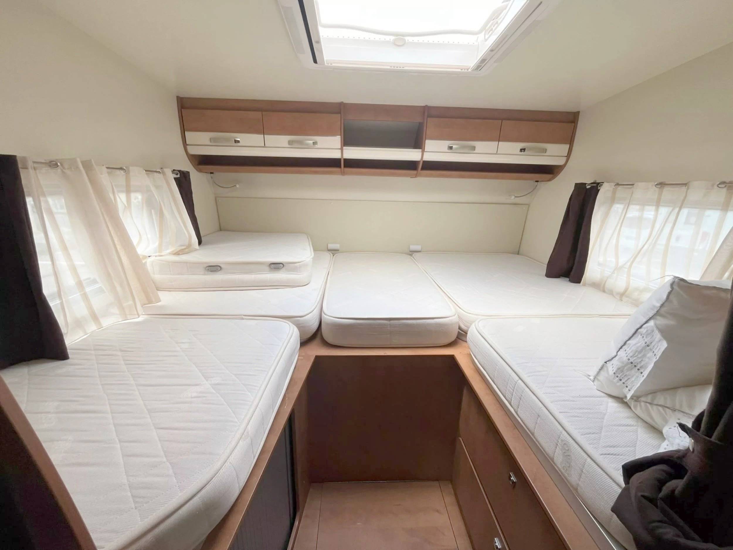 Berth Citroën Jumper - Yescapa