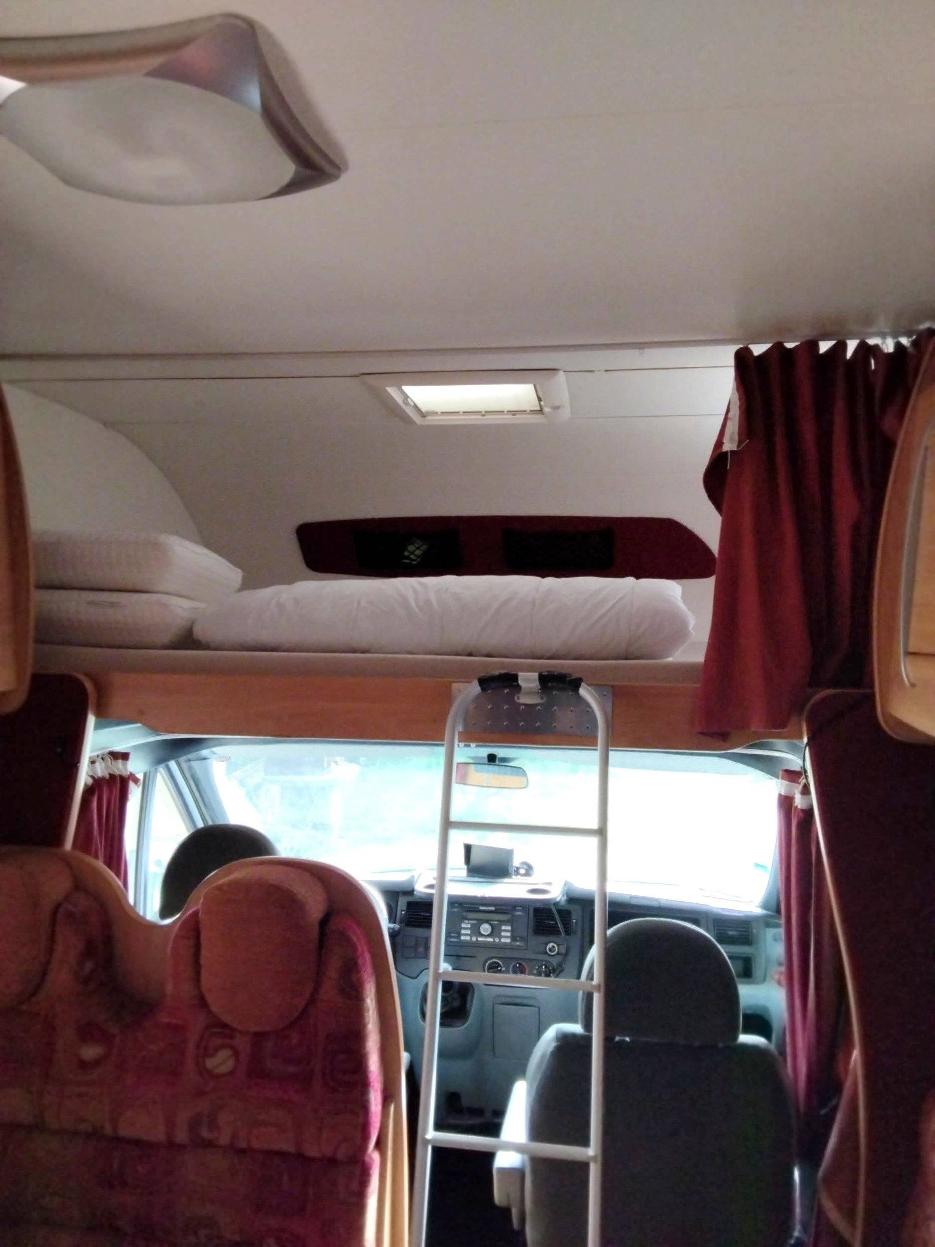 Plazas en cama Ford Transit 2,2 l TDCi 130 ch. - Yescapa