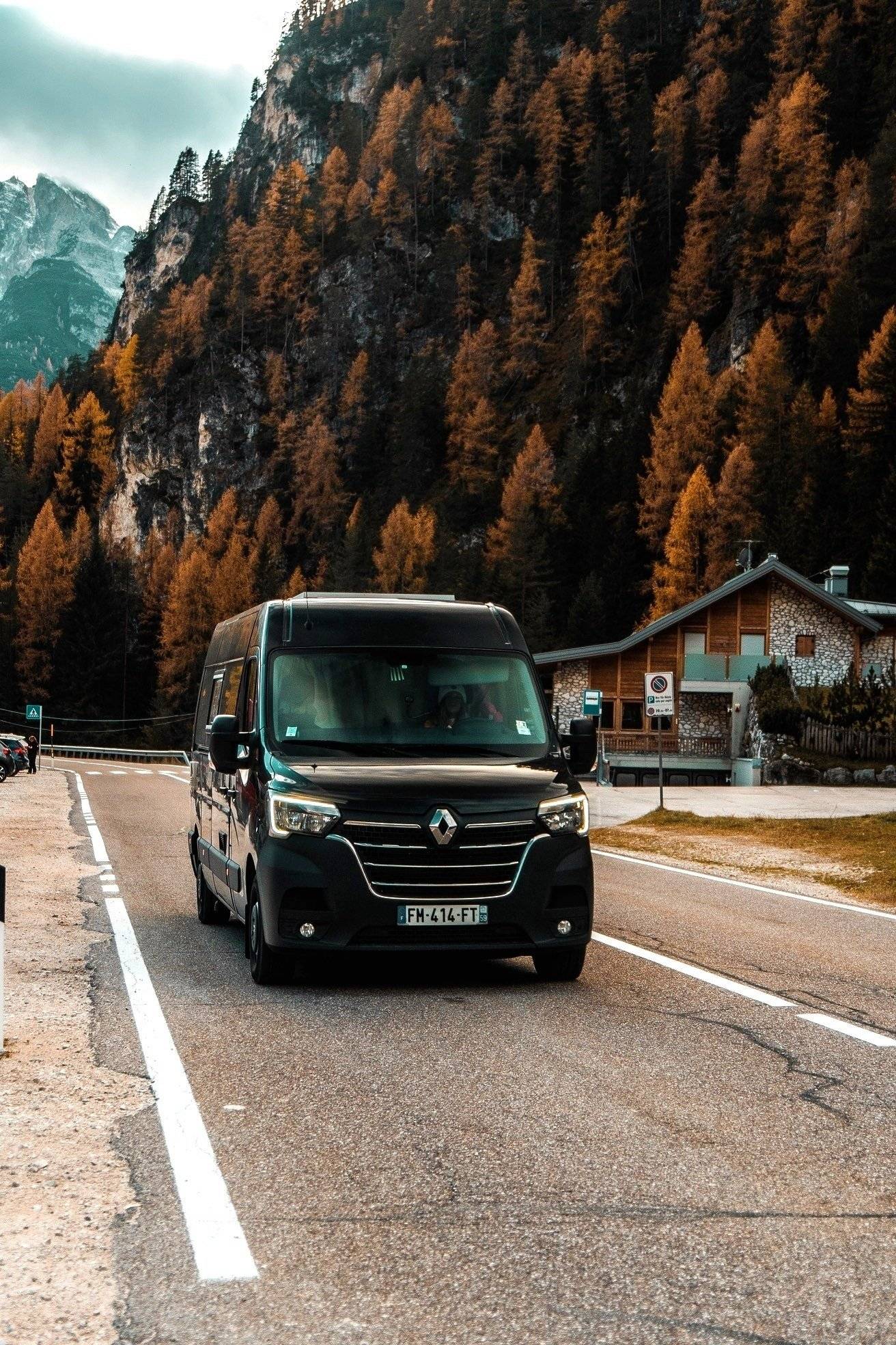 Front view from 3/4 Renault Master 2,3 l 135 ch - Yescapa