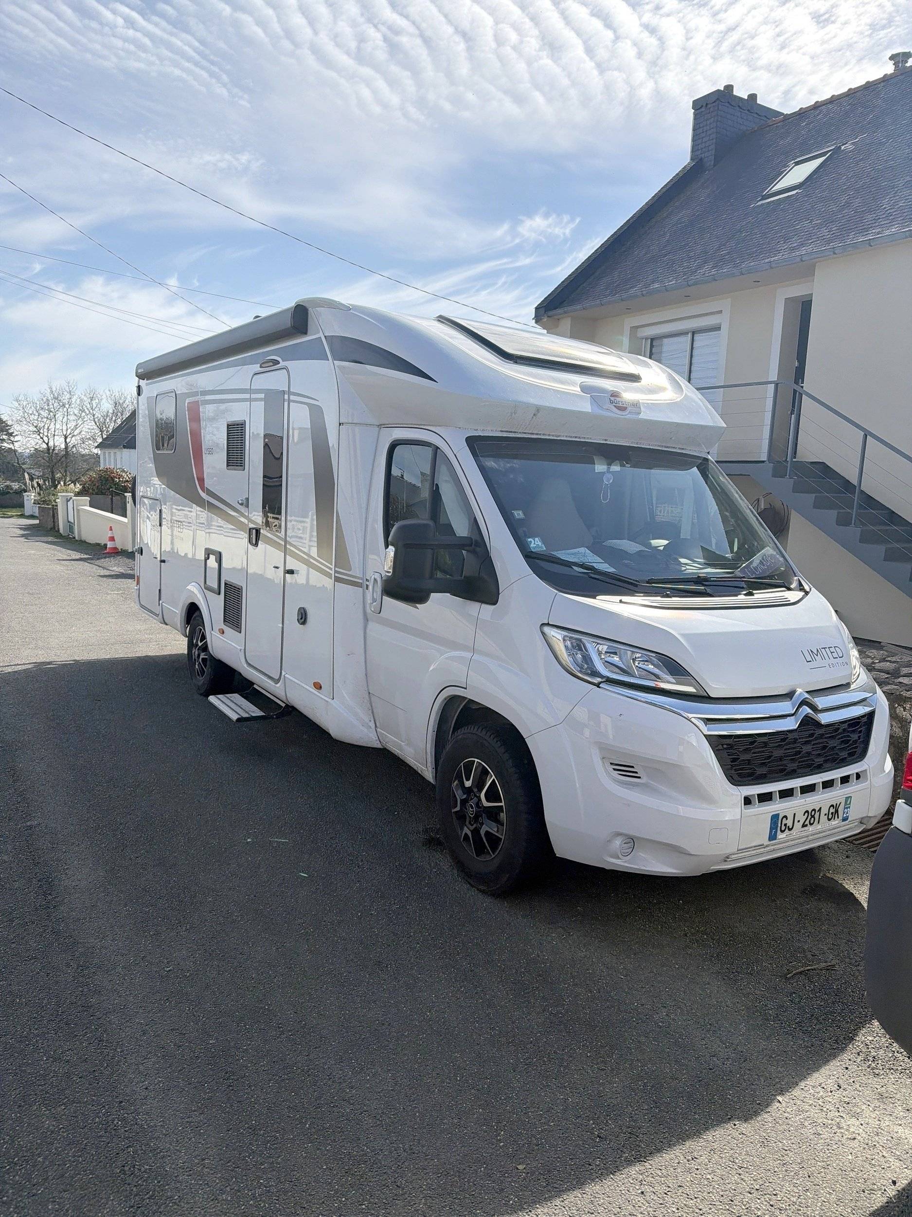 Vue avant de 3/4 Citroën - Yescapa