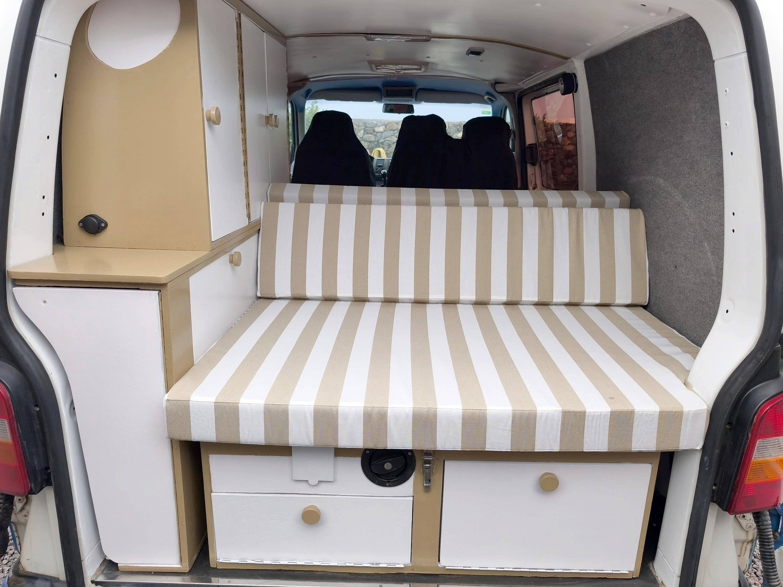 Berth Volkswagen T5 1,9 l 102 ch - Yescapa
