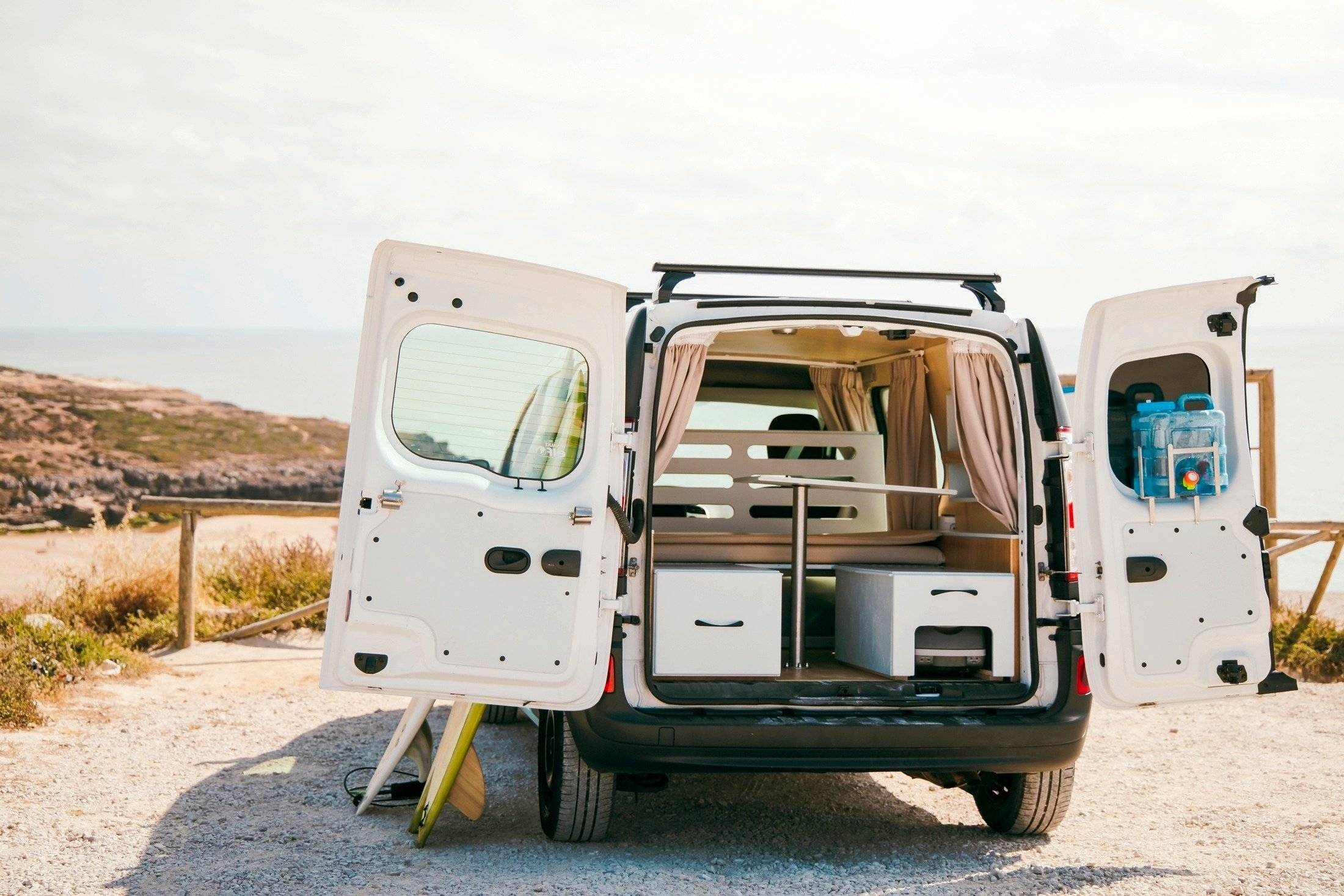 Rear view Renault Kangoo Maxi - Yescapa