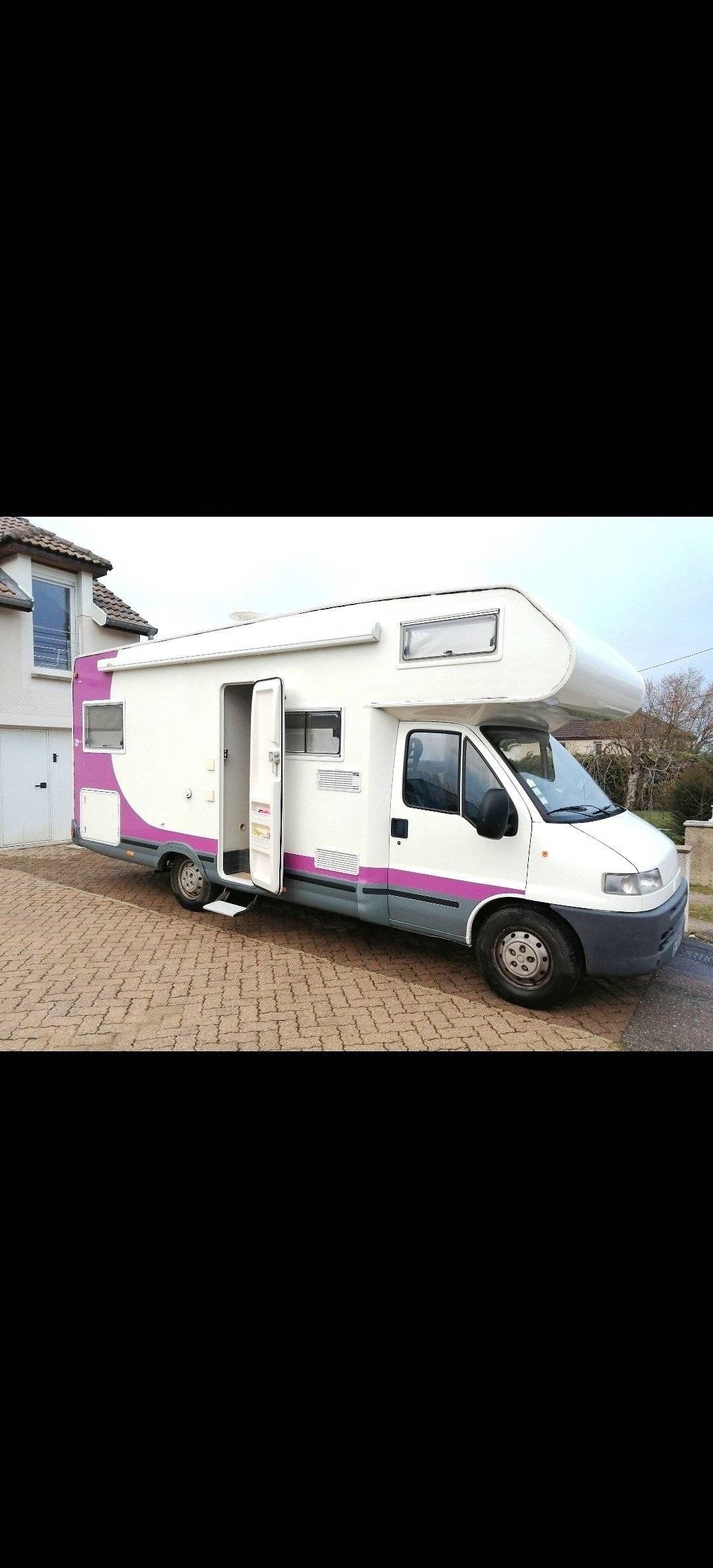 Vista frontale a ¾ Fiat Ducato 2.8L 127 cv - Yescapa