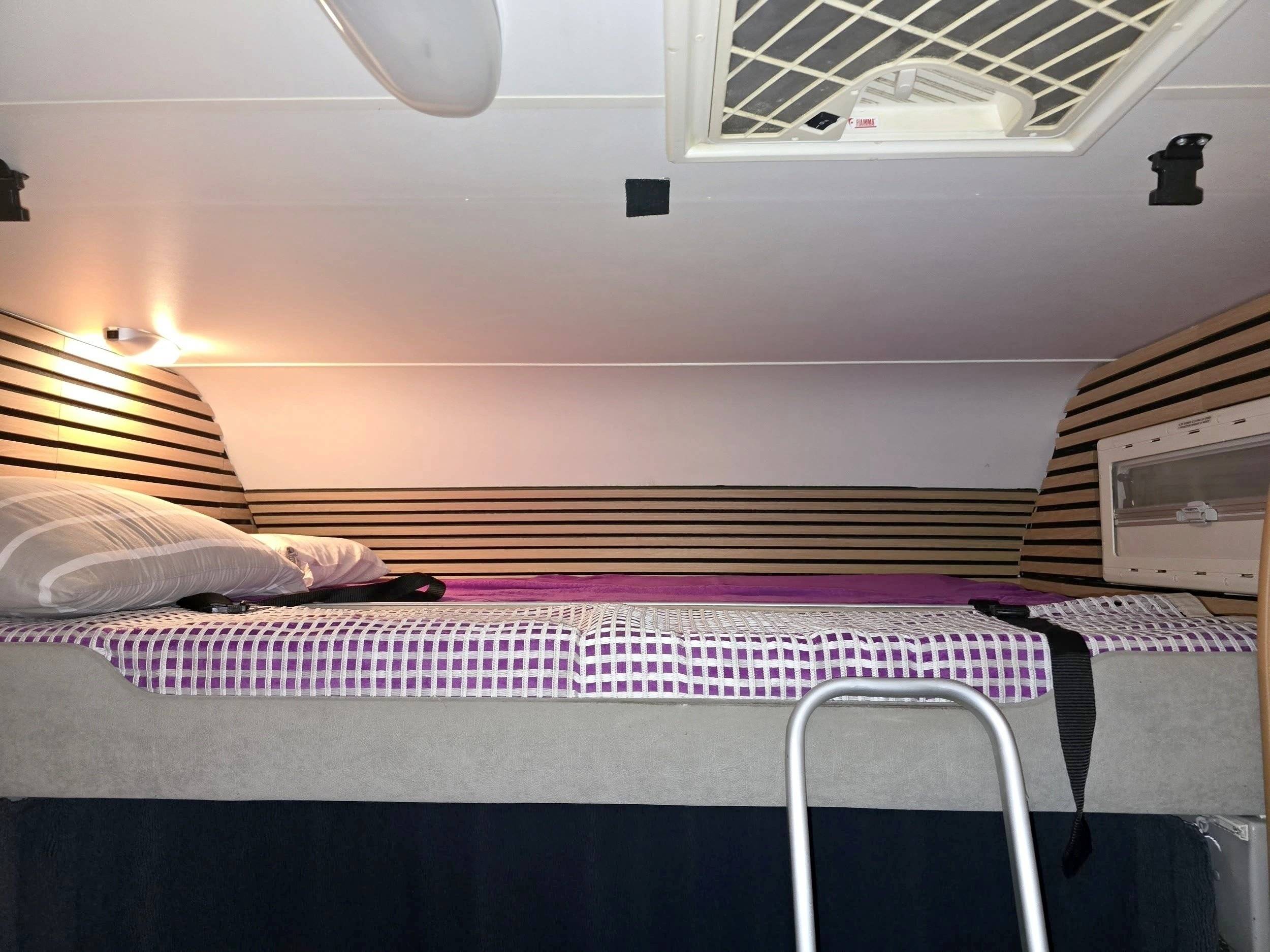 slaapplaatsen Peugeot 2.0 - Yescapa