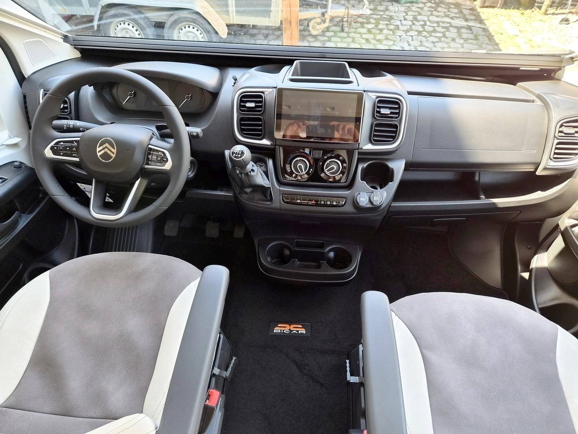 Área de jantar Citroën Jumper 2,2 l 150 ch - Yescapa