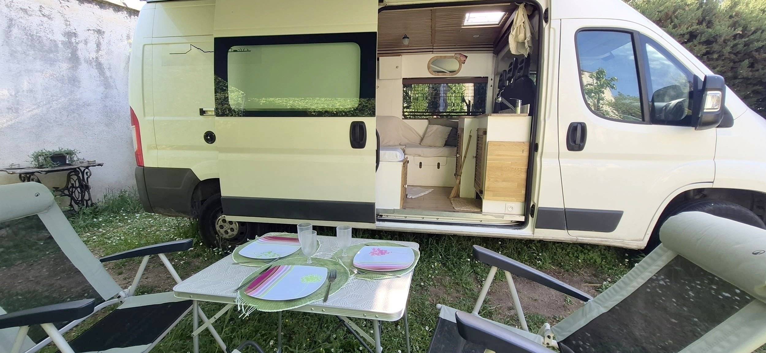 Área de jantar Citroën Jumper 2,2 l 130 ch - Yescapa