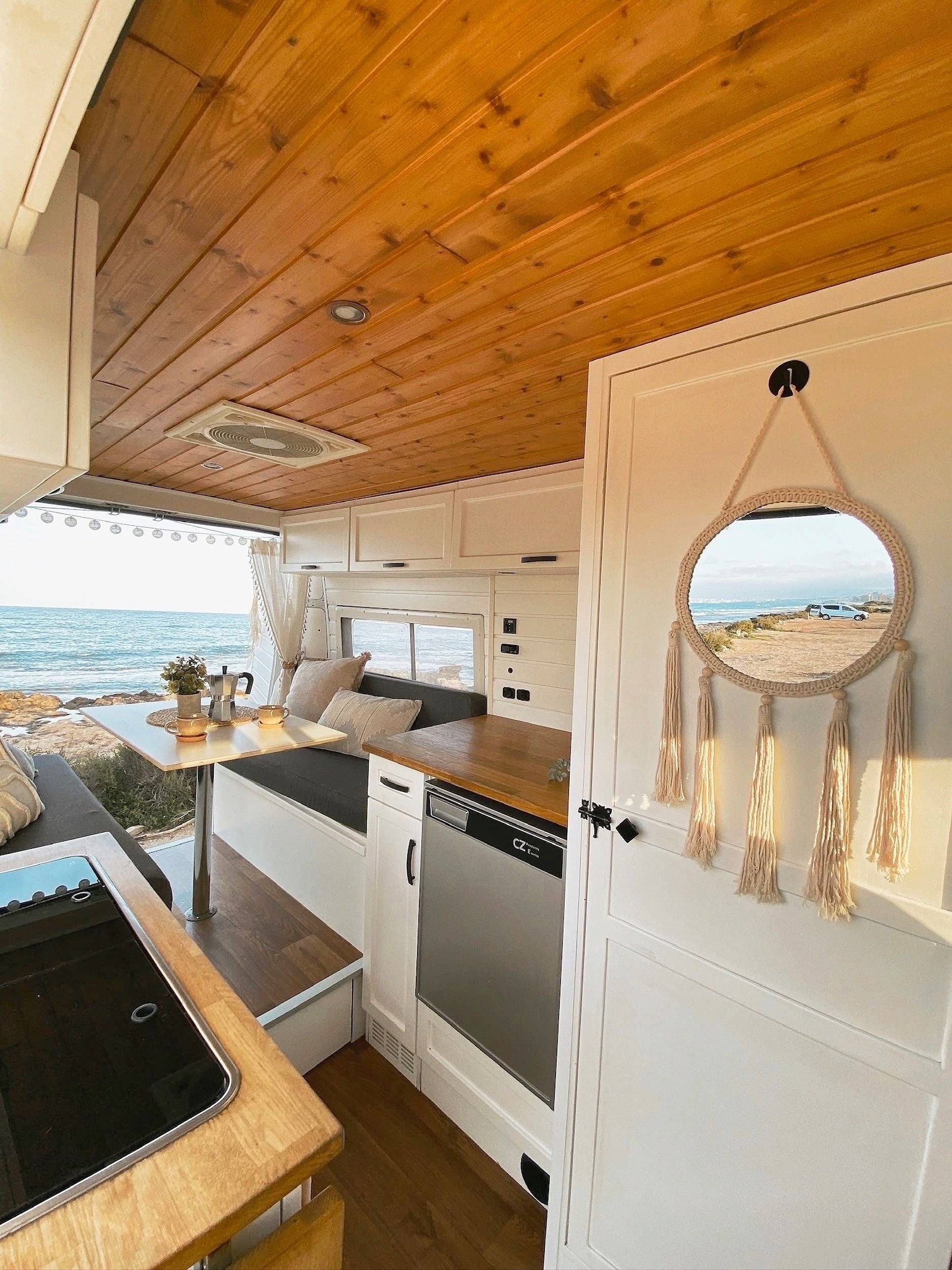 Coin repas Citroën Jumper 2,2 l 120 ch - Yescapa