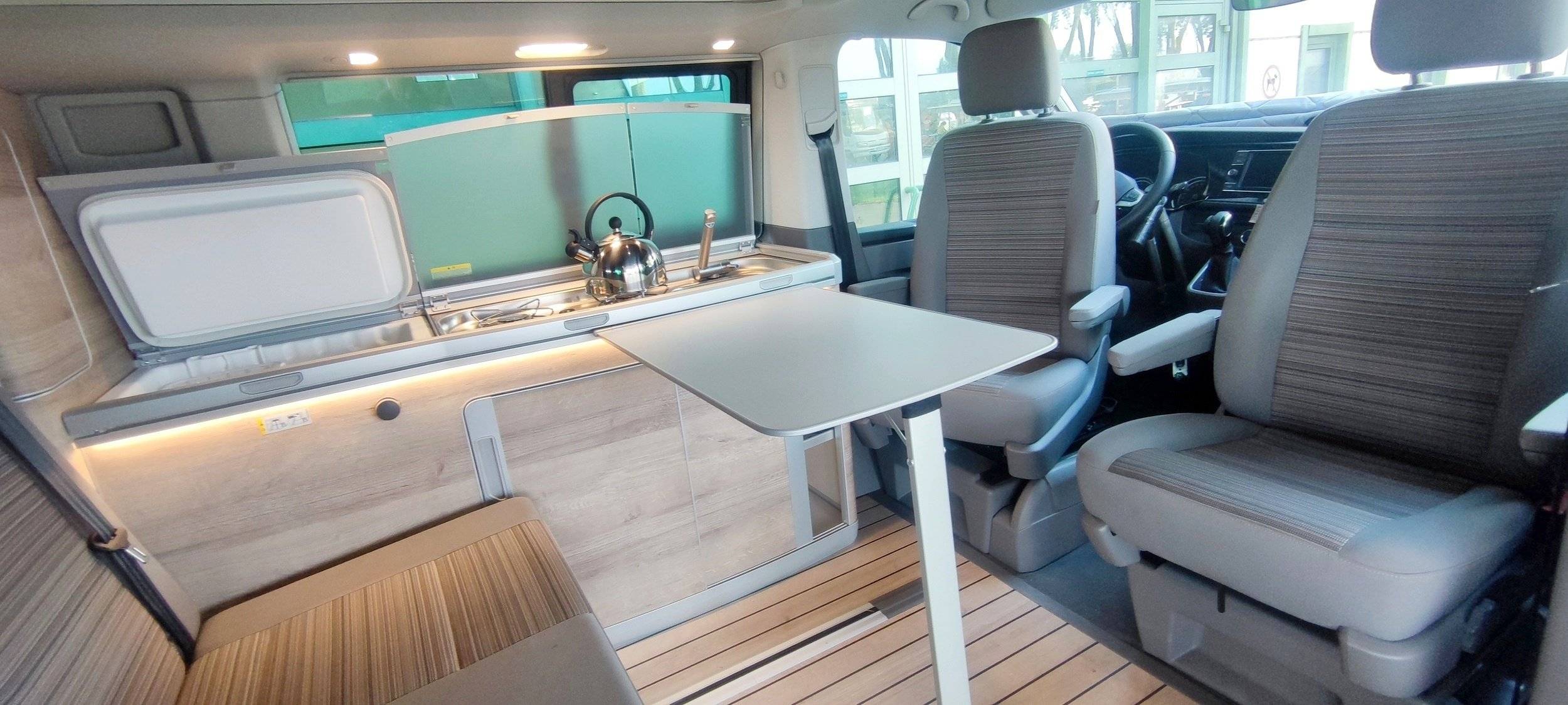 Dining Area Volkswagen California Coast - Yescapa