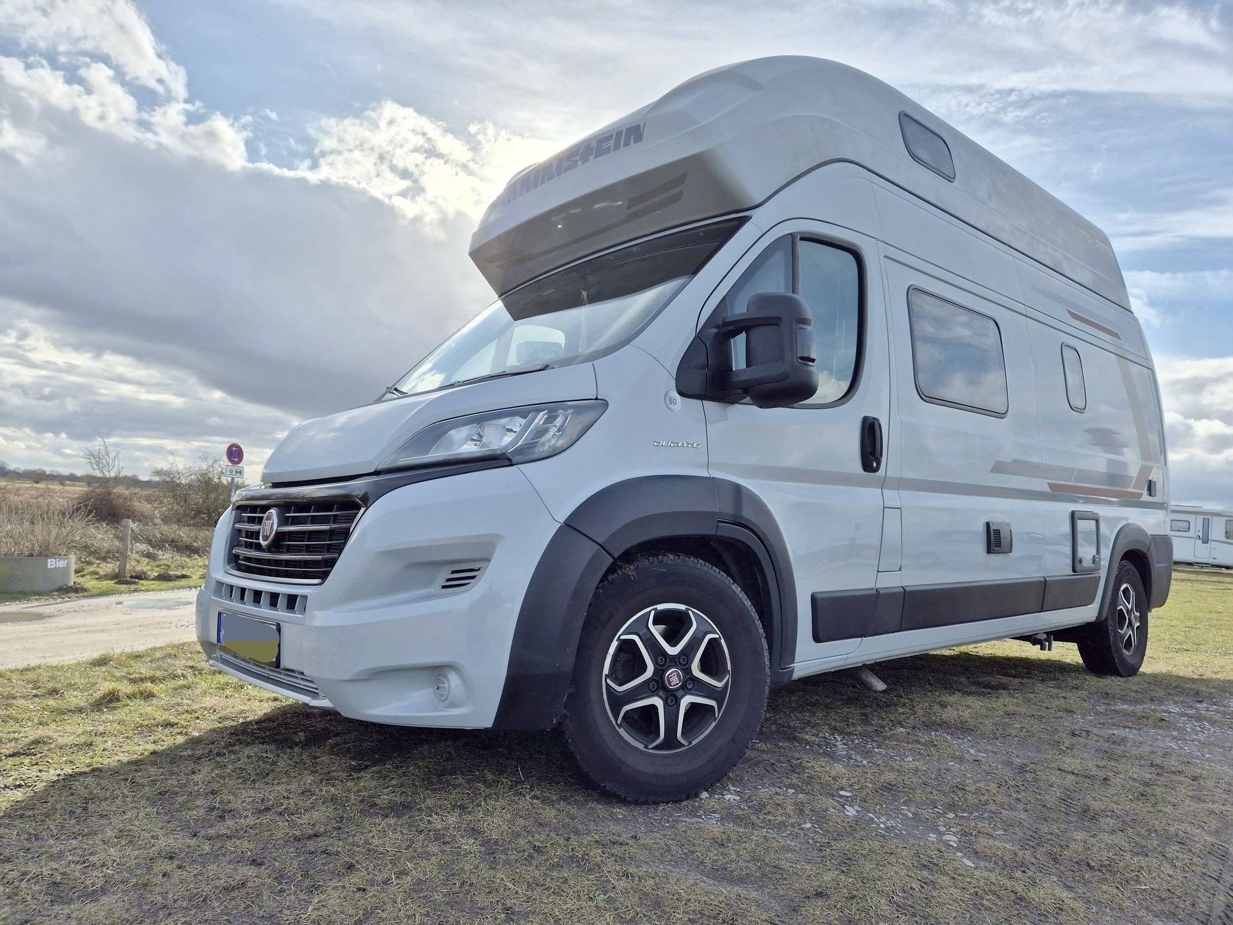 Front view from 3/4 Fiat Ducato 2,3 l Multijet 140 - Yescapa