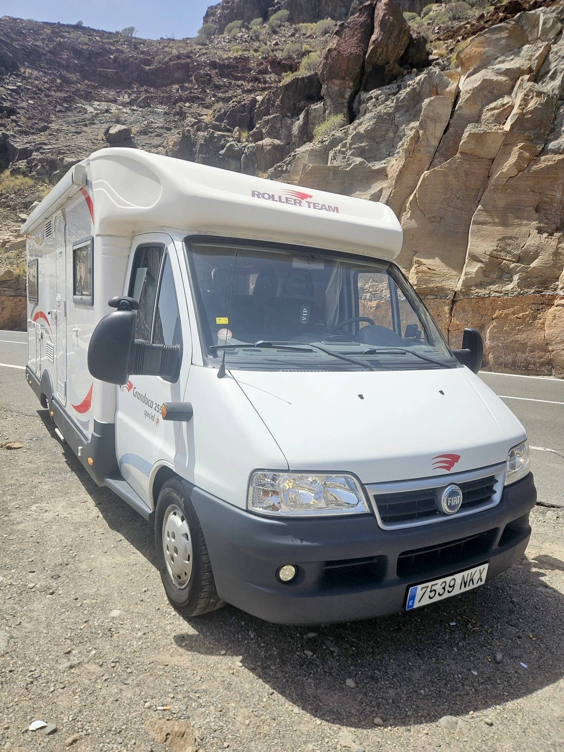 schräge Vorderansicht Fiat Granduca - Yescapa