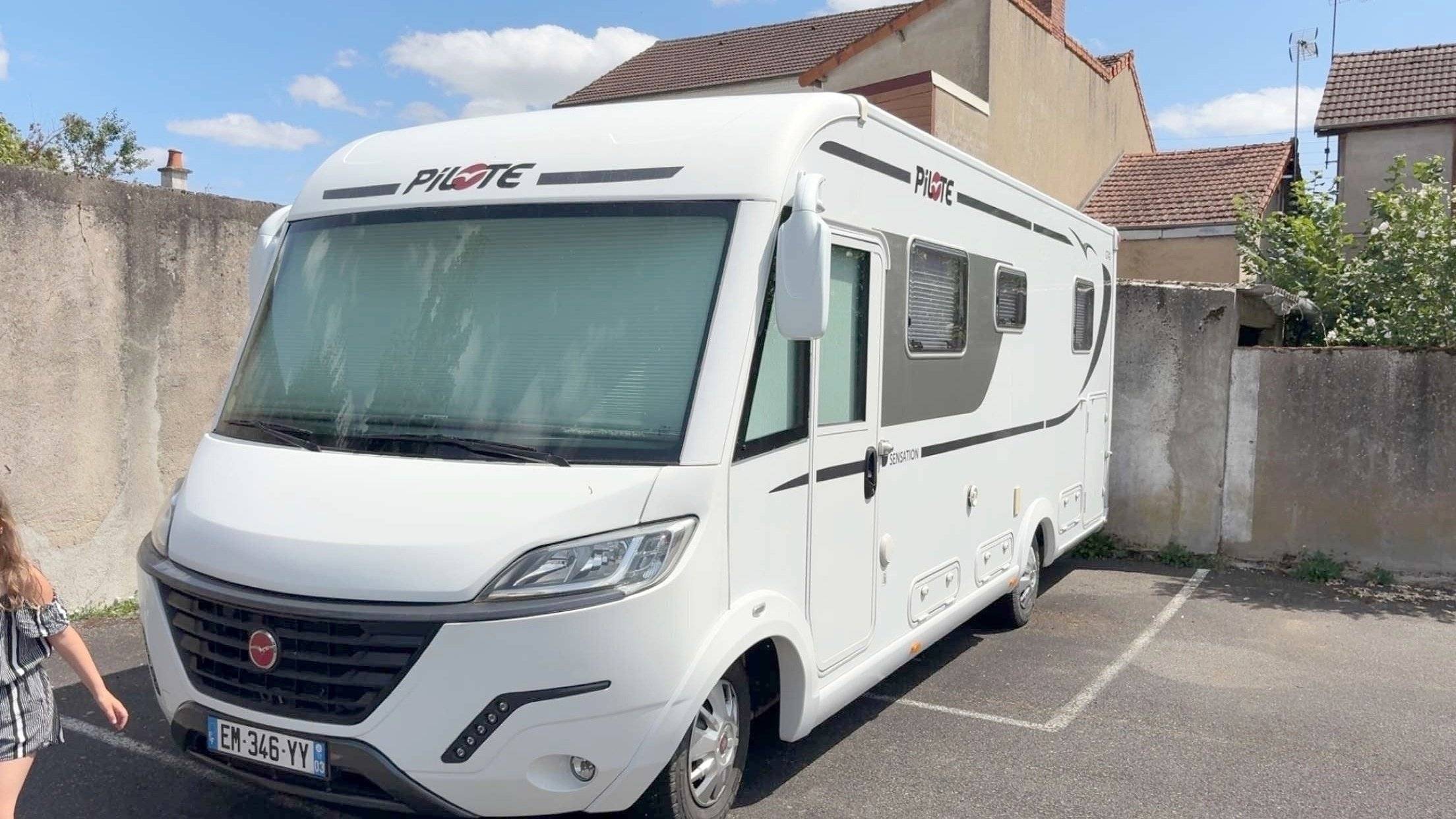 Front view from 3/4 Fiat Ducato 2,3 l 150 ch - Yescapa