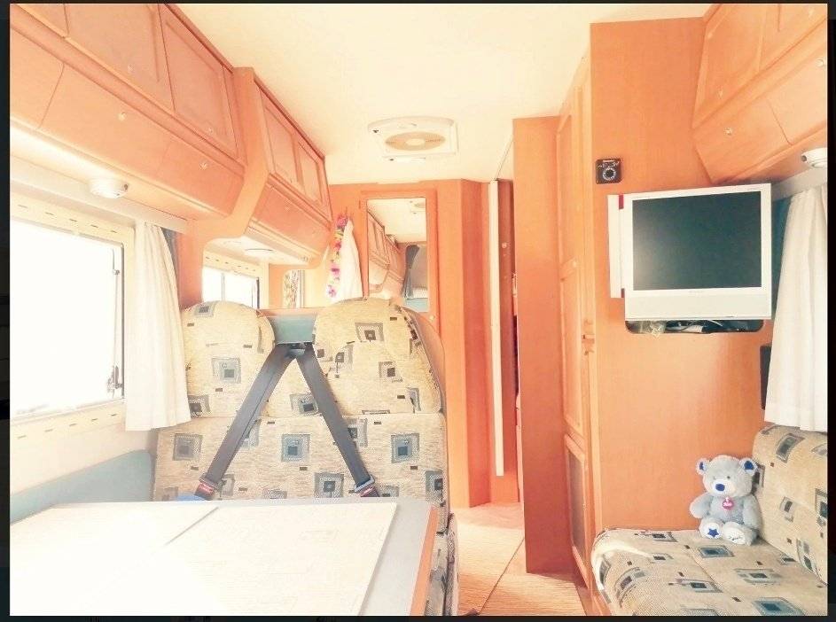 Dining Area Fiat Fiat Adria 130 CV - Yescapa